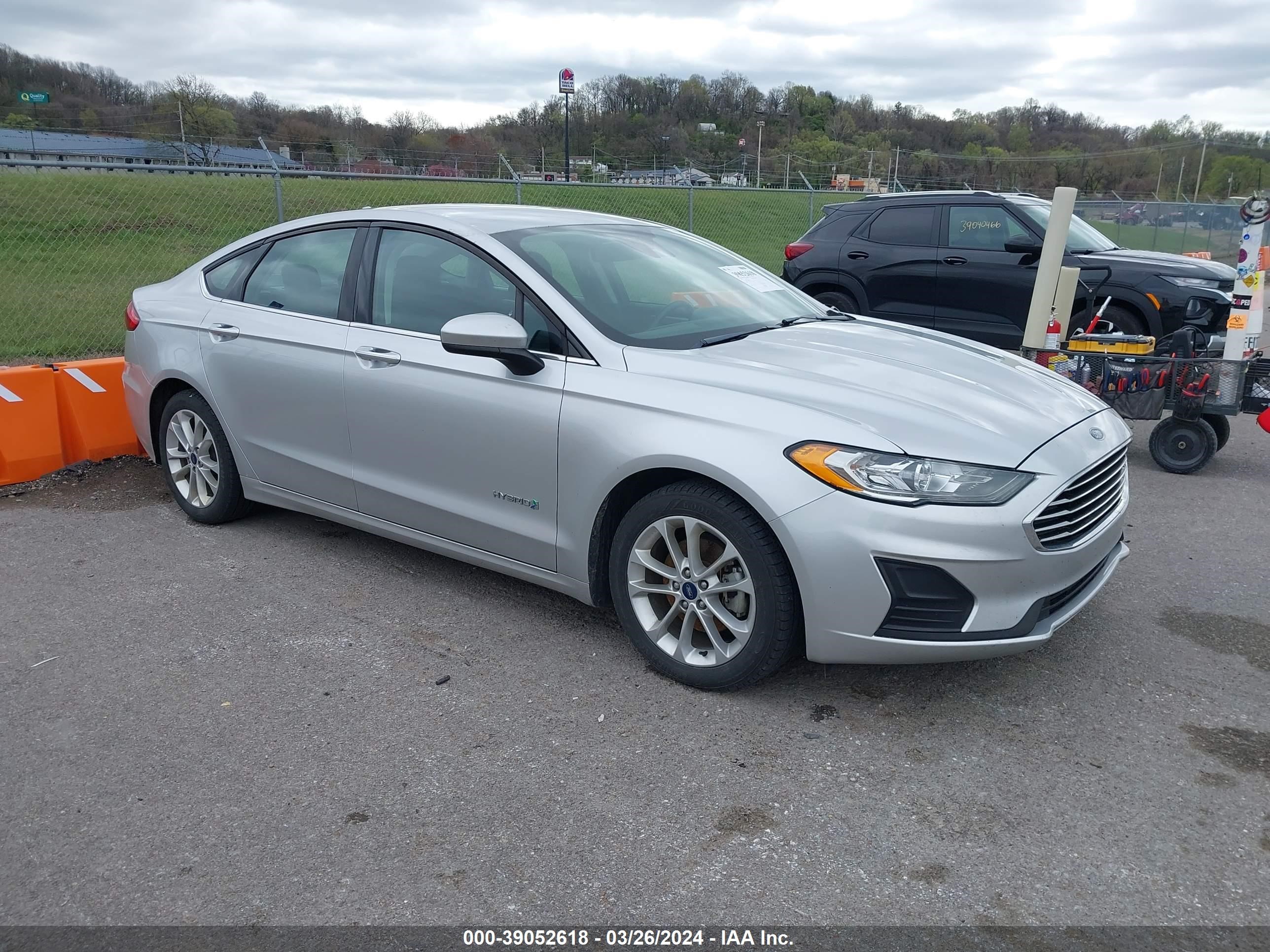 FORD FUSION 2019 3fa6p0lu4kr197350