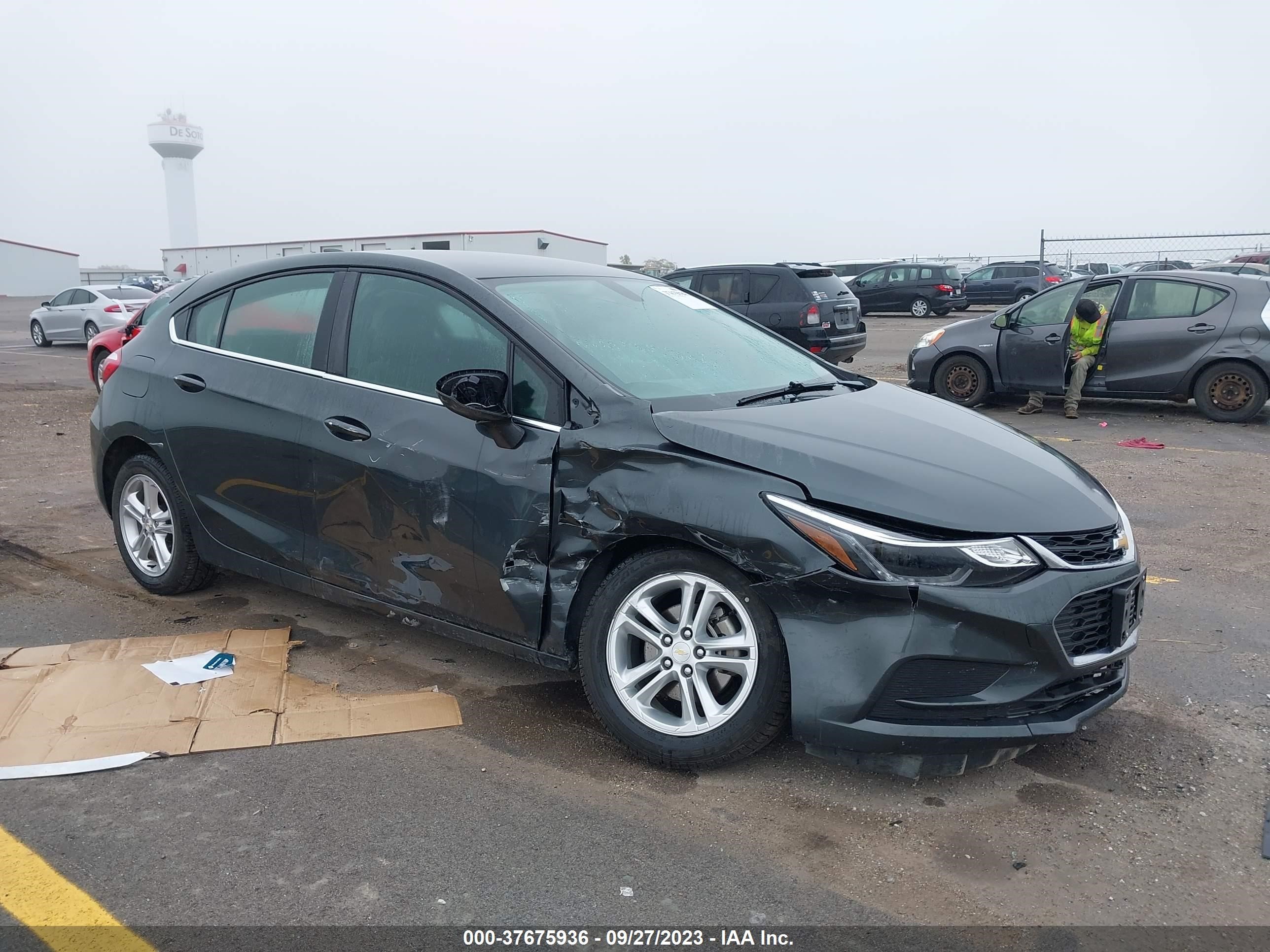 CHEVROLET CRUZE 2018 3g1be6sm9js652101