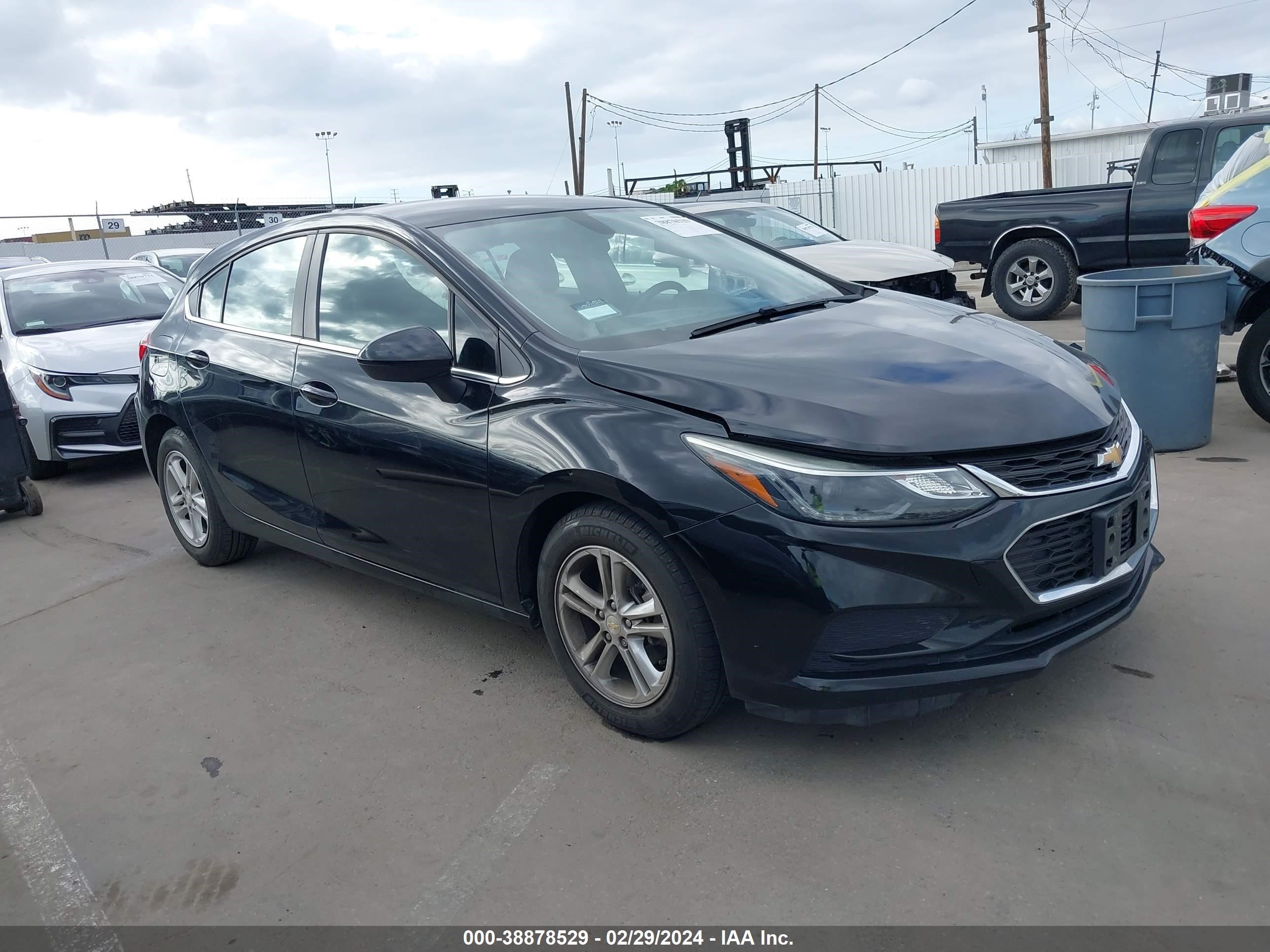 CHEVROLET CRUZE 2018 3g1be6smxjs572273