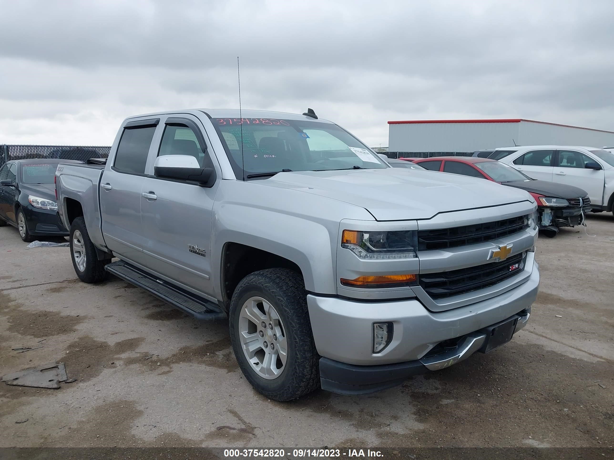 CHEVROLET SILVERADO 2018 3gcukrec5jg418165