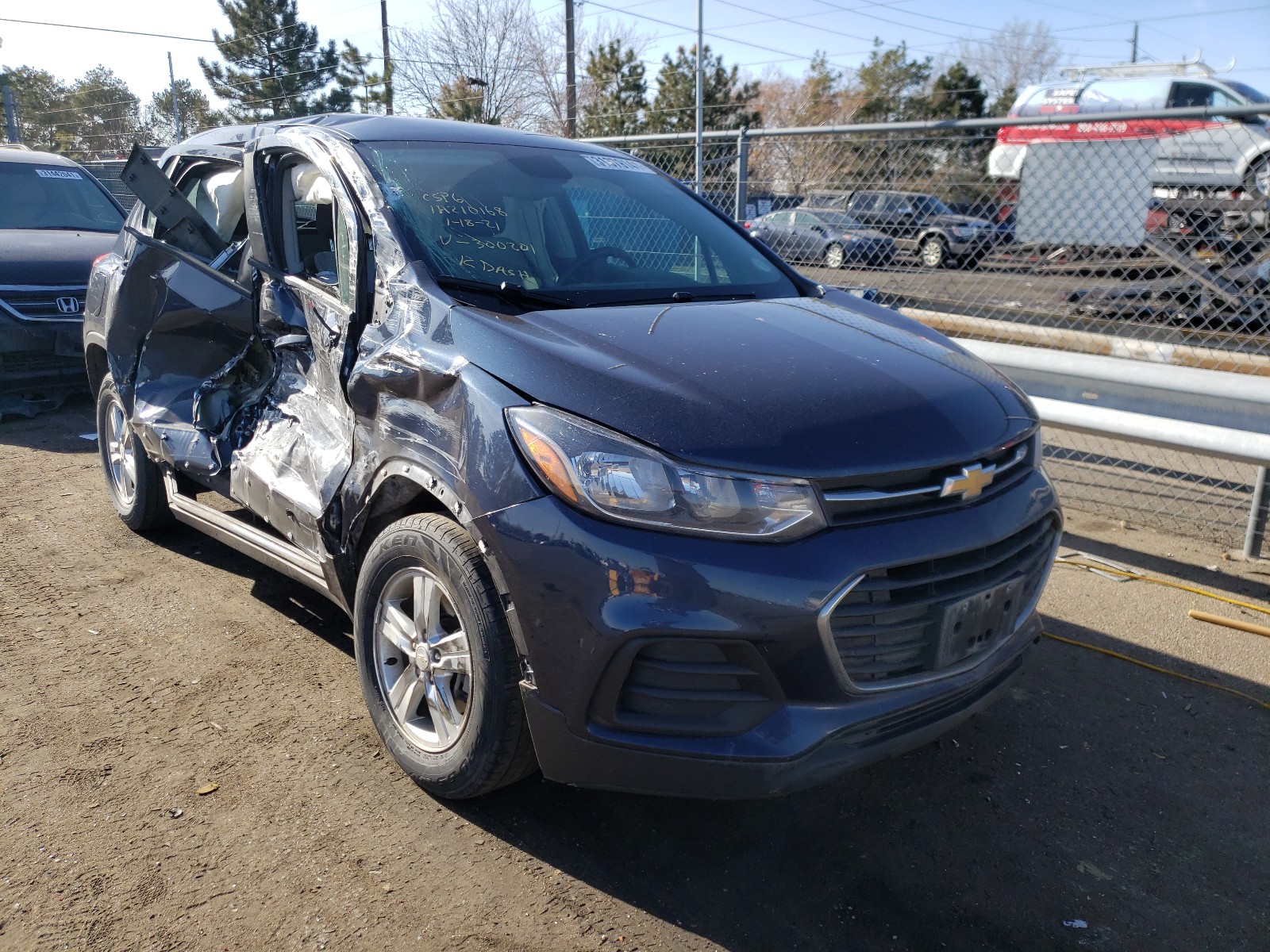 CHEVROLET TRAX LS 2018 3gncjnsb5jl300201