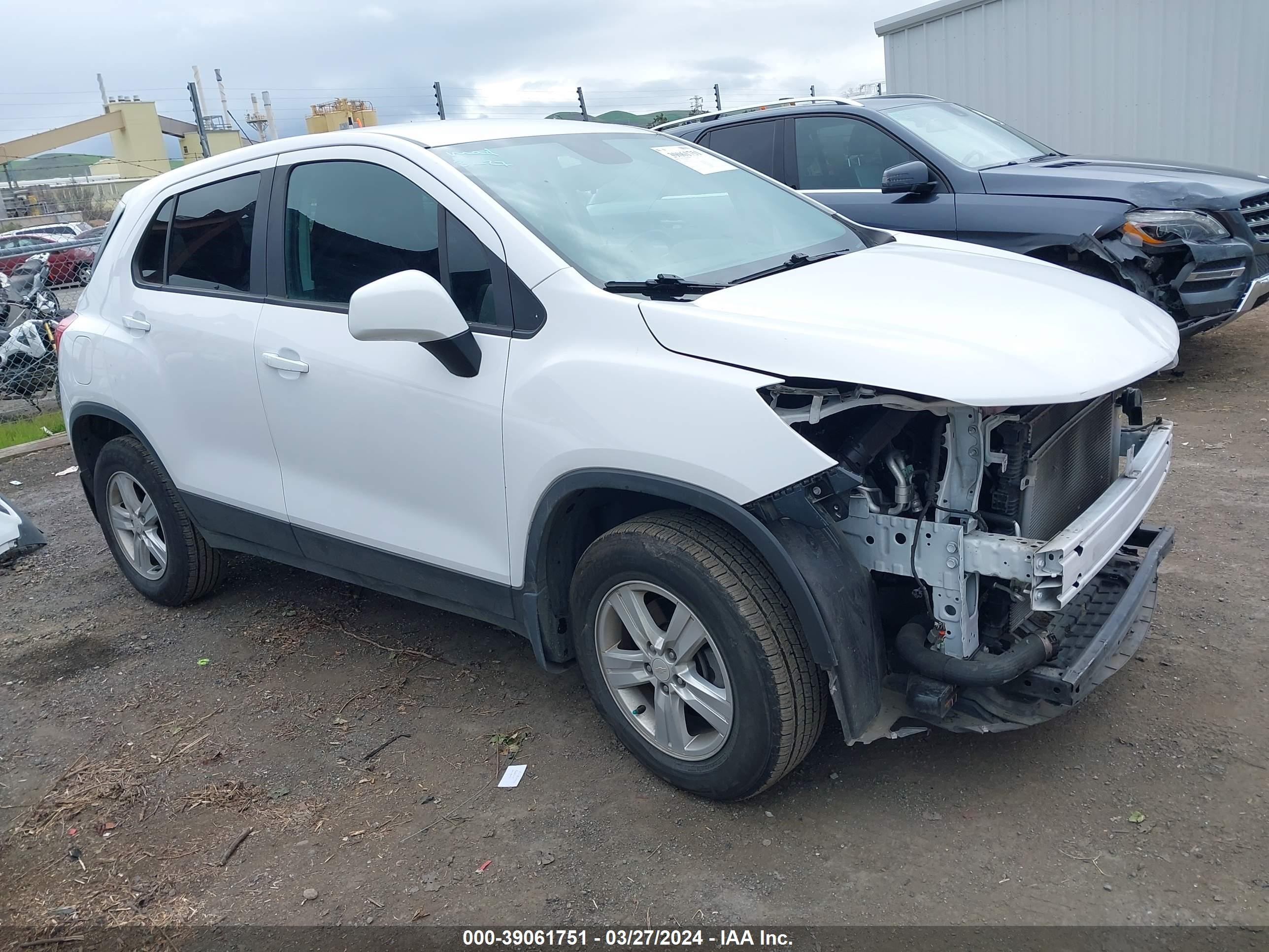 CHEVROLET TRAX 2018 3gncjnsb9jl373166