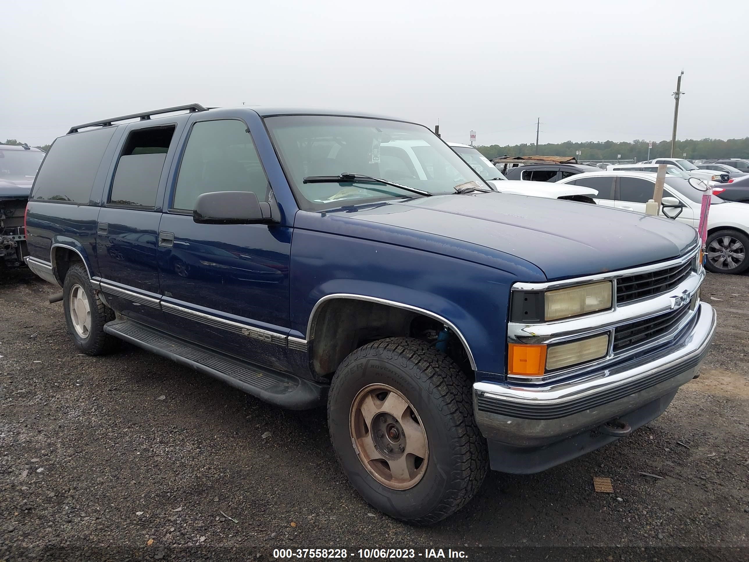 CHEVROLET SUBURBAN 1997 3gnfk16r0vg141032