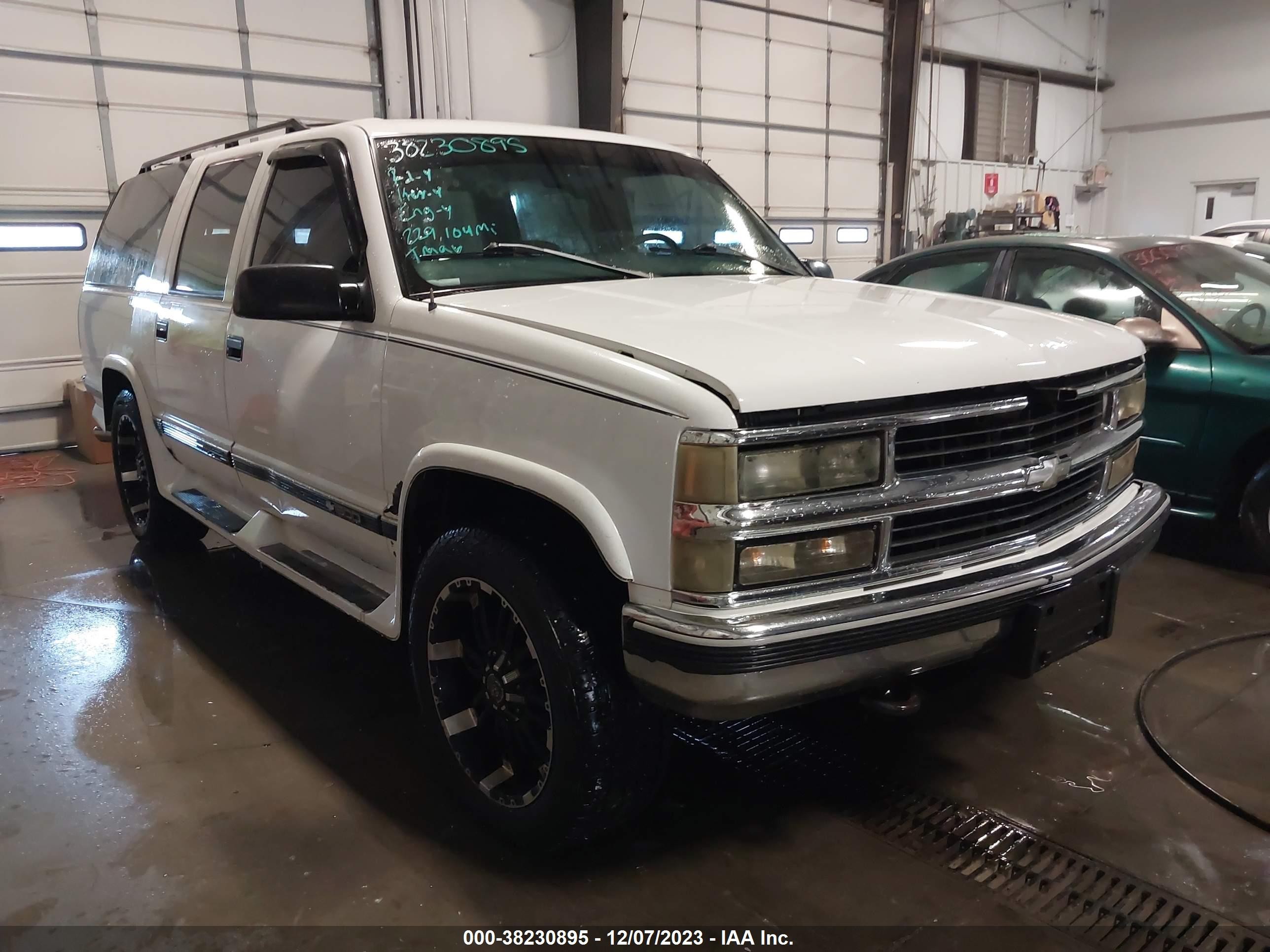 CHEVROLET SUBURBAN 1997 3gnfk16r6vg171894