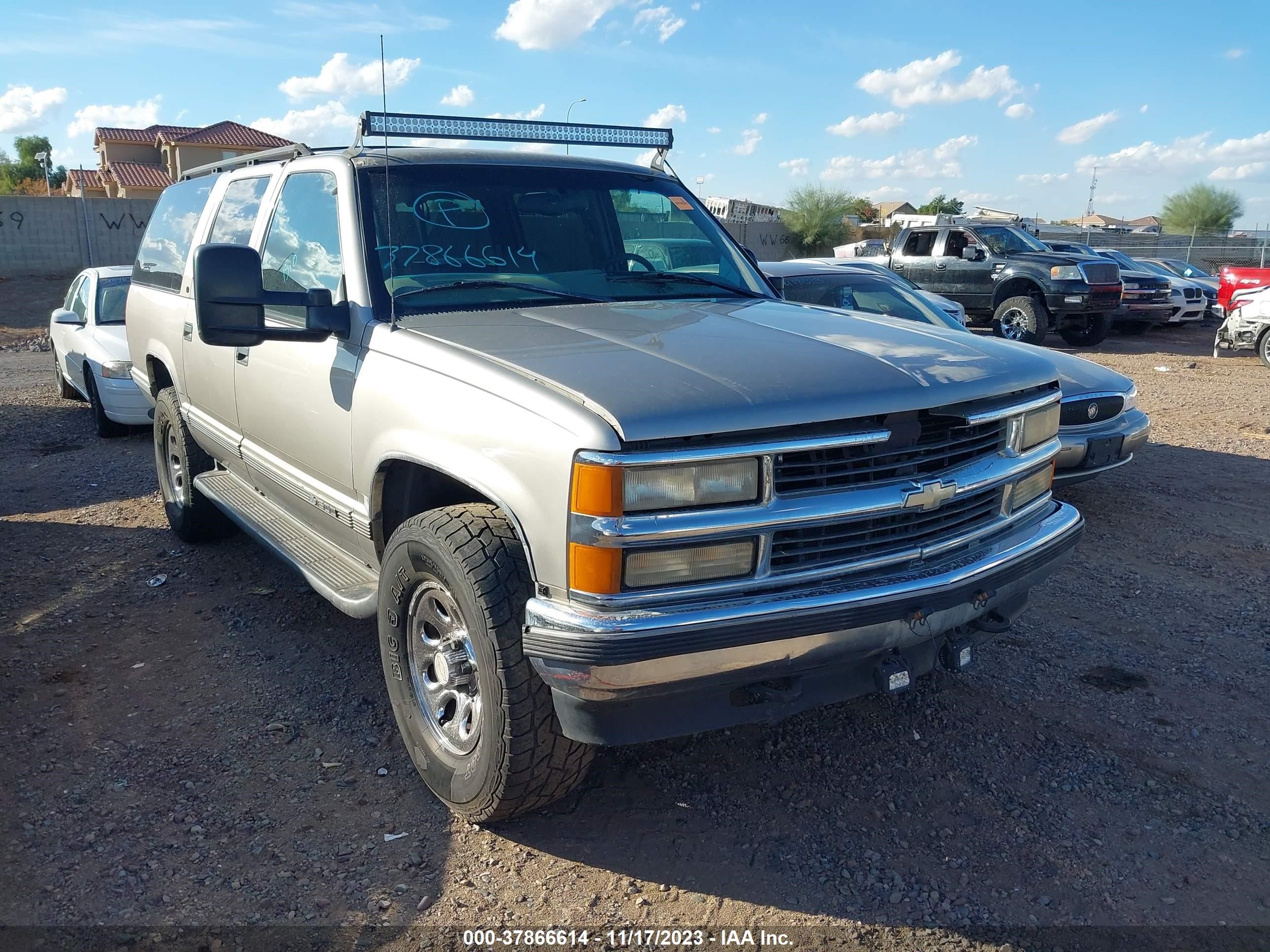 CHEVROLET SUBURBAN 1998 3gnfk16rxwg147678