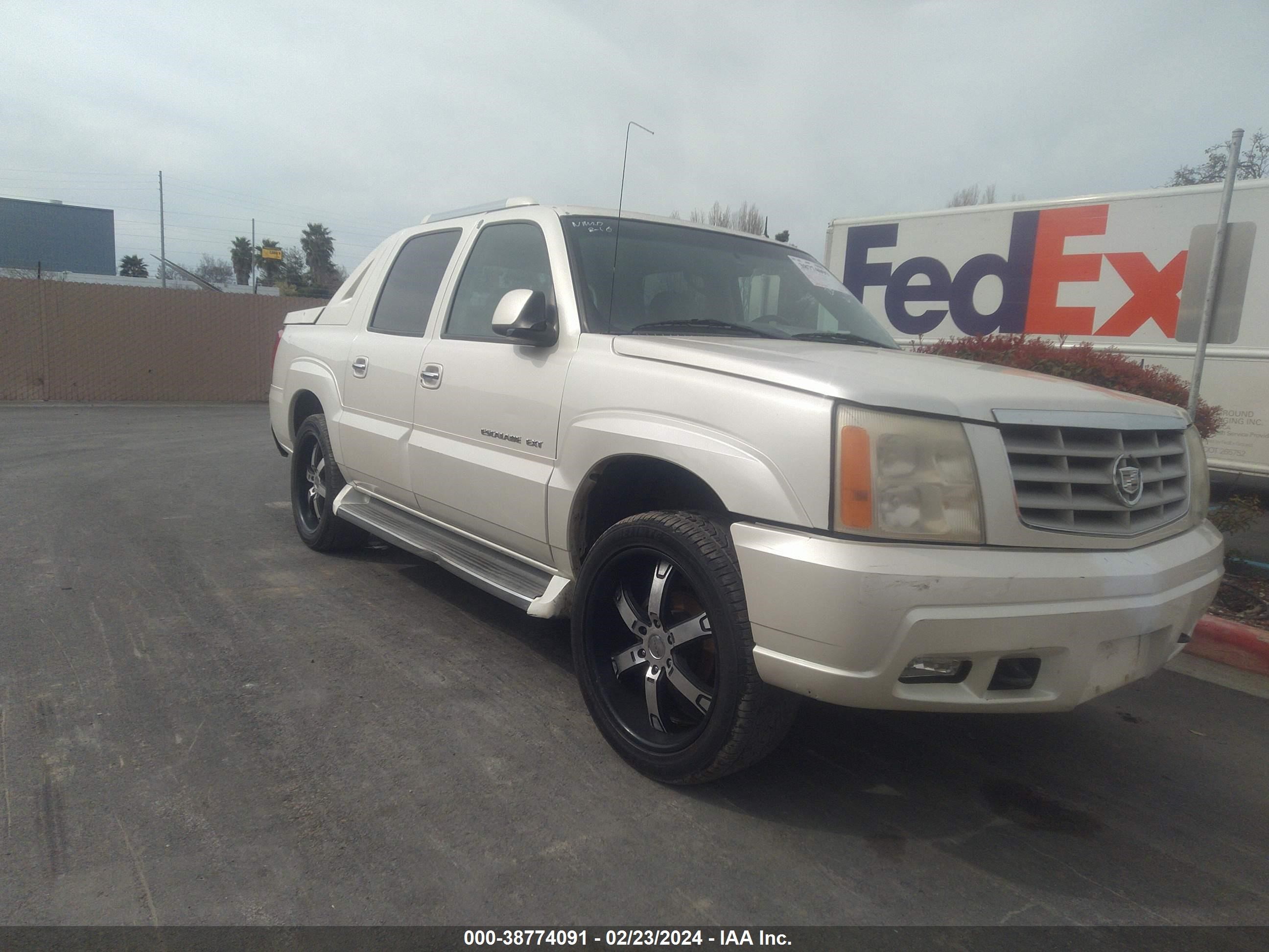 CADILLAC ESCALADE 2002 3gyek63n32g295873