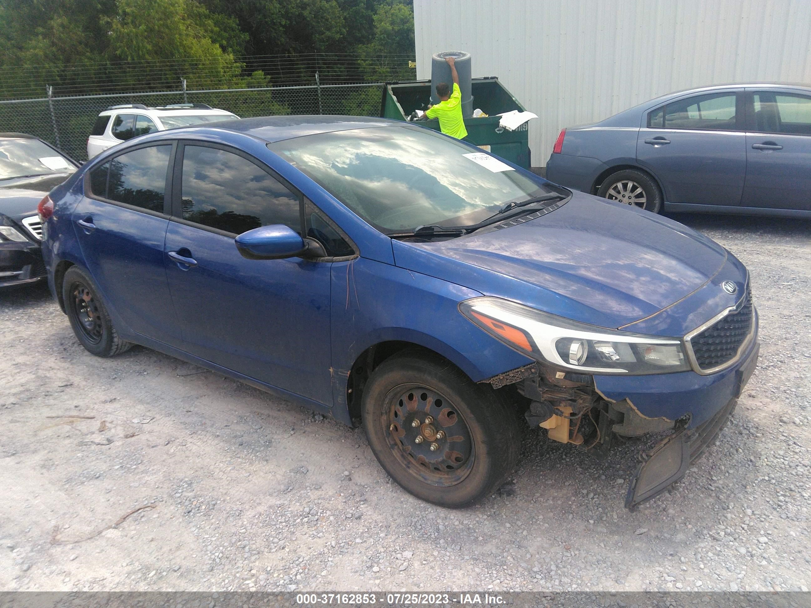 KIA FORTE 2017 3kpfk4a70he116132