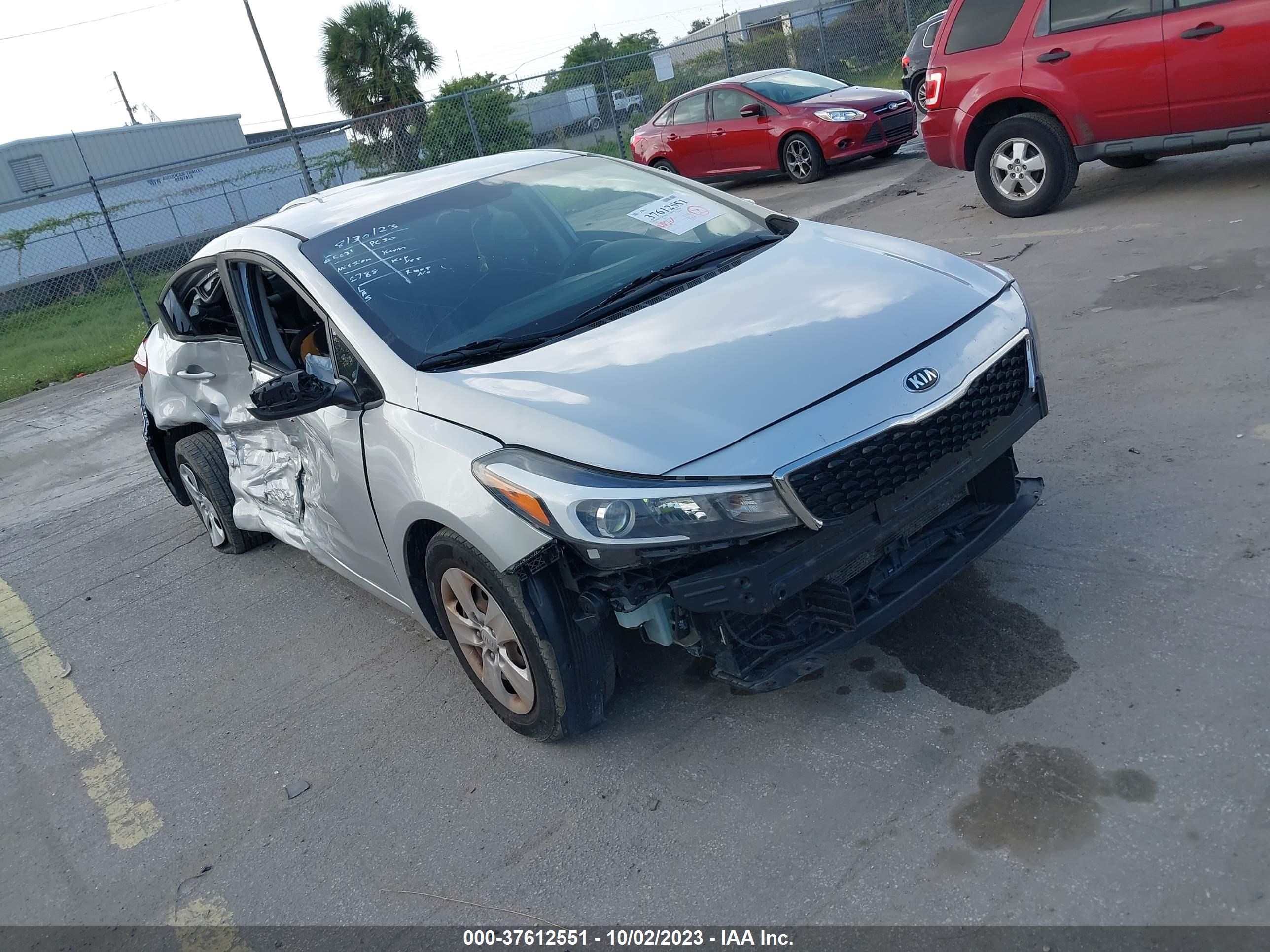 KIA FORTE 2017 3kpfk4a70he152788