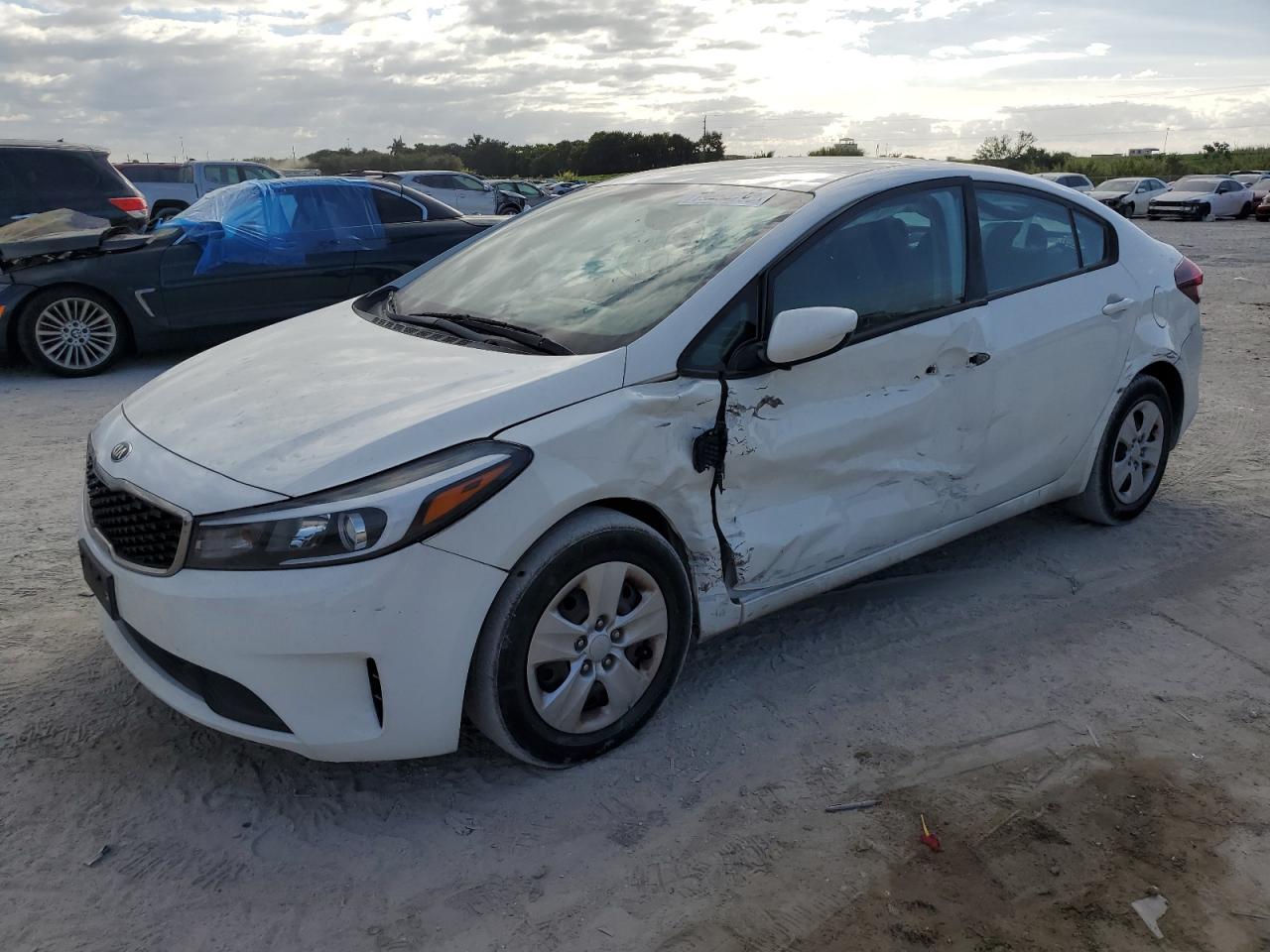 KIA FORTE 2018 3kpfk4a70je195078