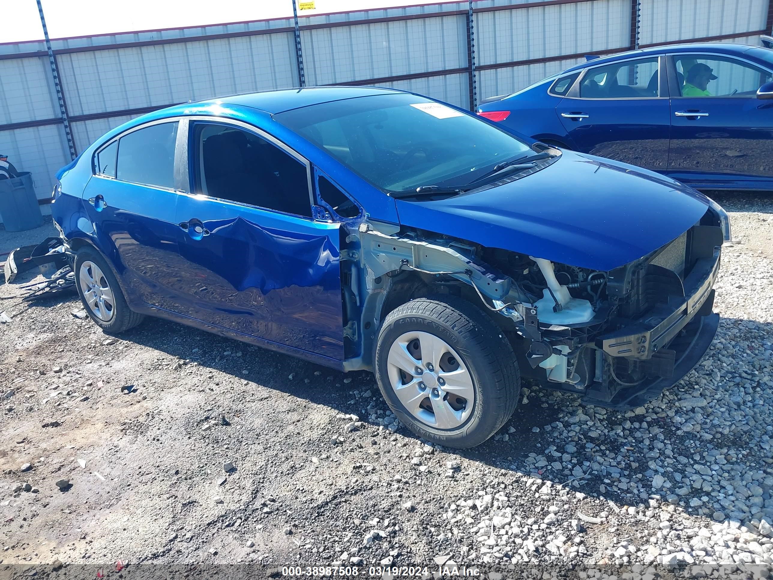 KIA FORTE 2018 3kpfk4a71je180055