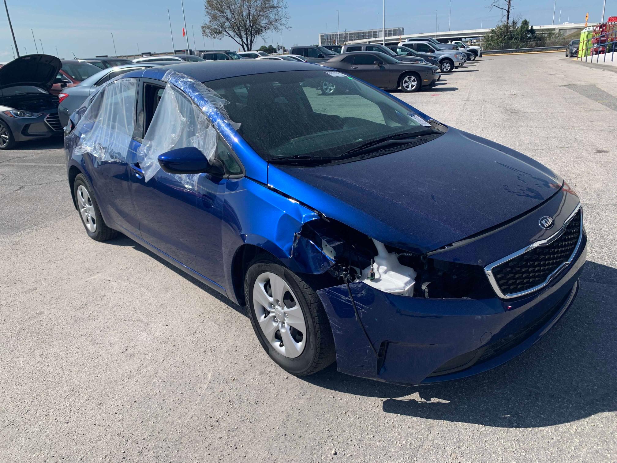 KIA FORTE LX 2018 3kpfk4a73je271165