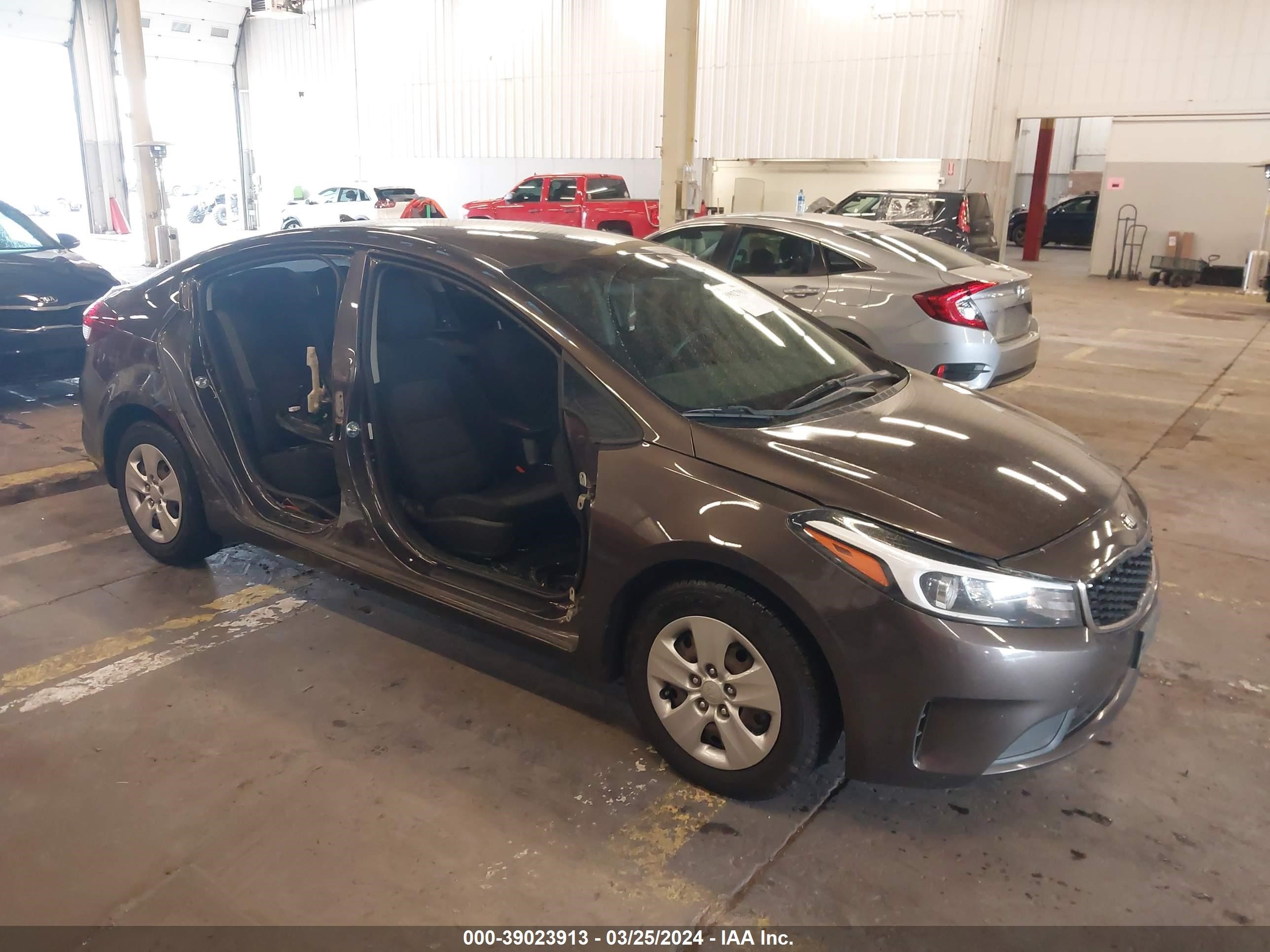 KIA FORTE 2017 3kpfk4a74he125612