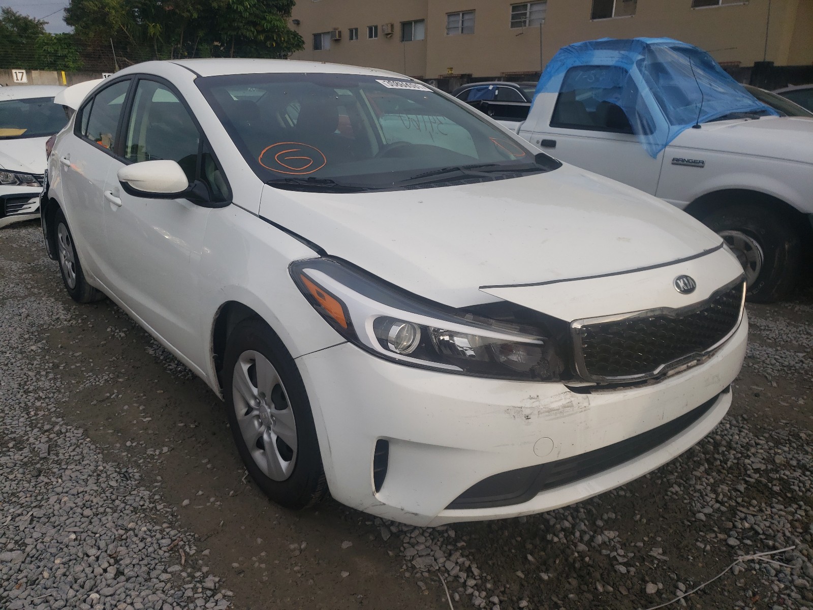 KIA FORTE LX 2018 3kpfk4a74je174833