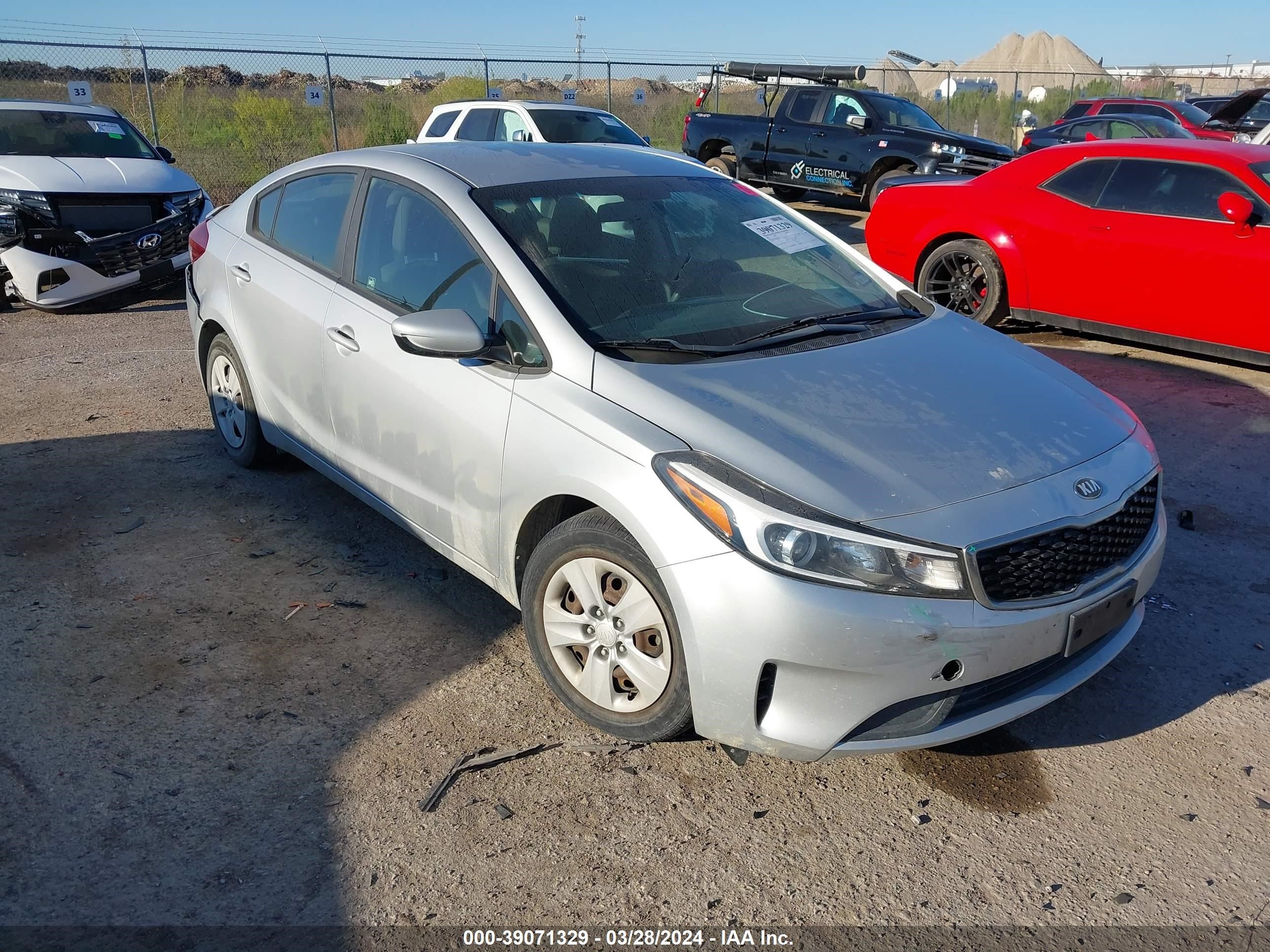 KIA FORTE 2018 3kpfk4a74je212366