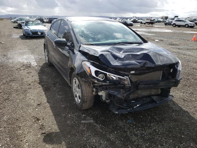 KIA FORTE LX 2018 3kpfk4a75je210173