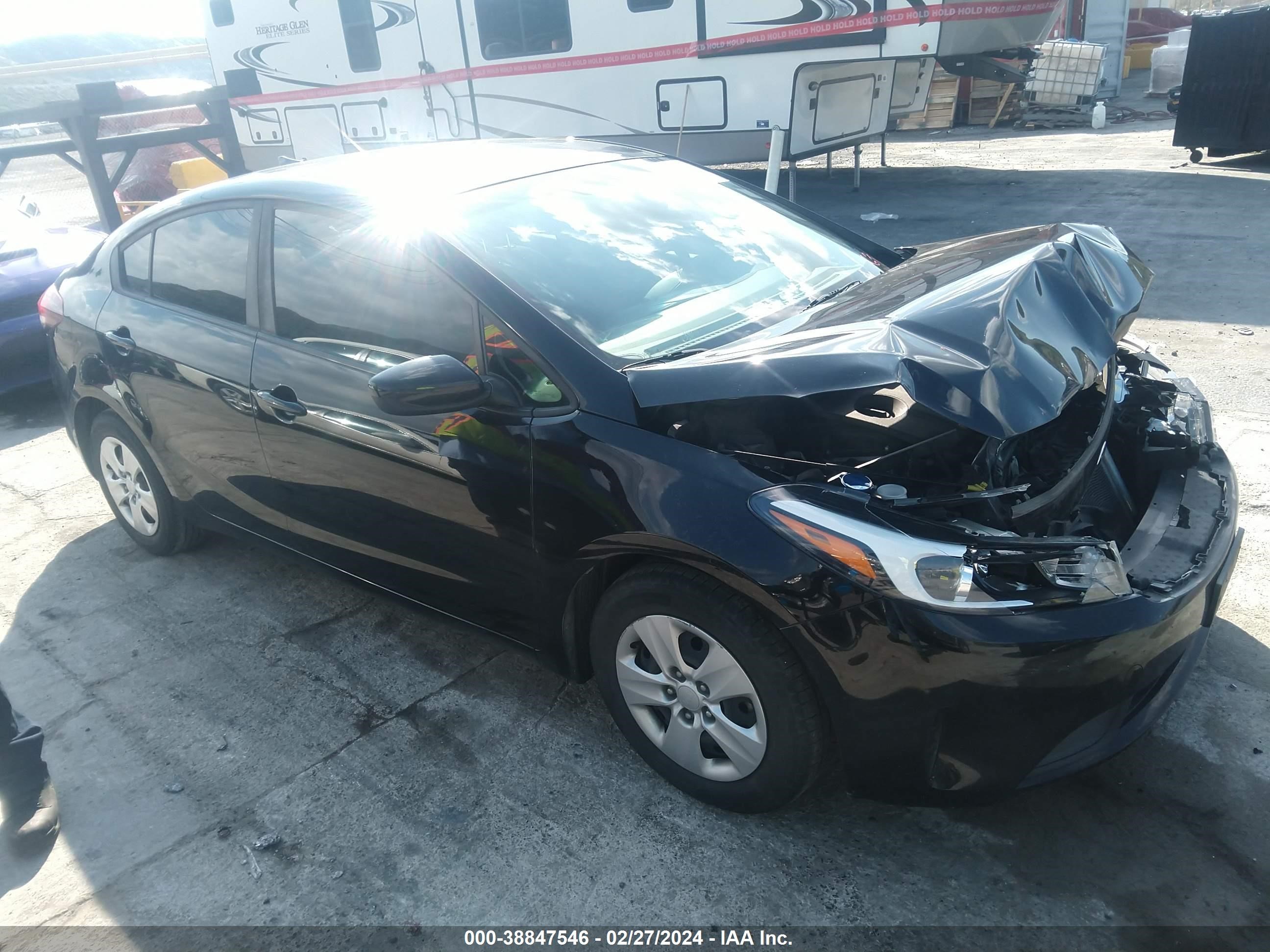 KIA FORTE 2018 3kpfl4a72je261725