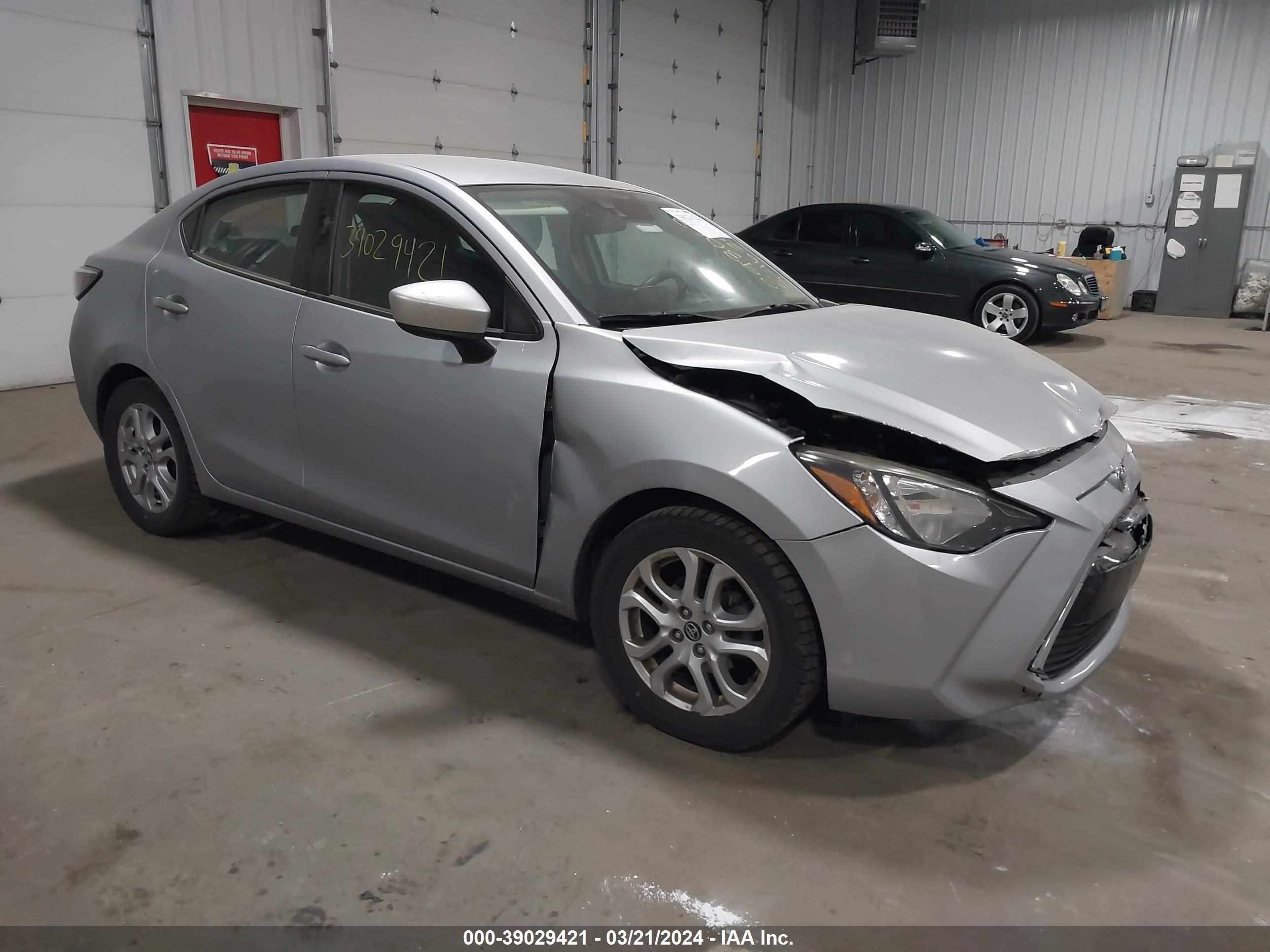 TOYOTA YARIS 2017 3mydlbyv5hy160382