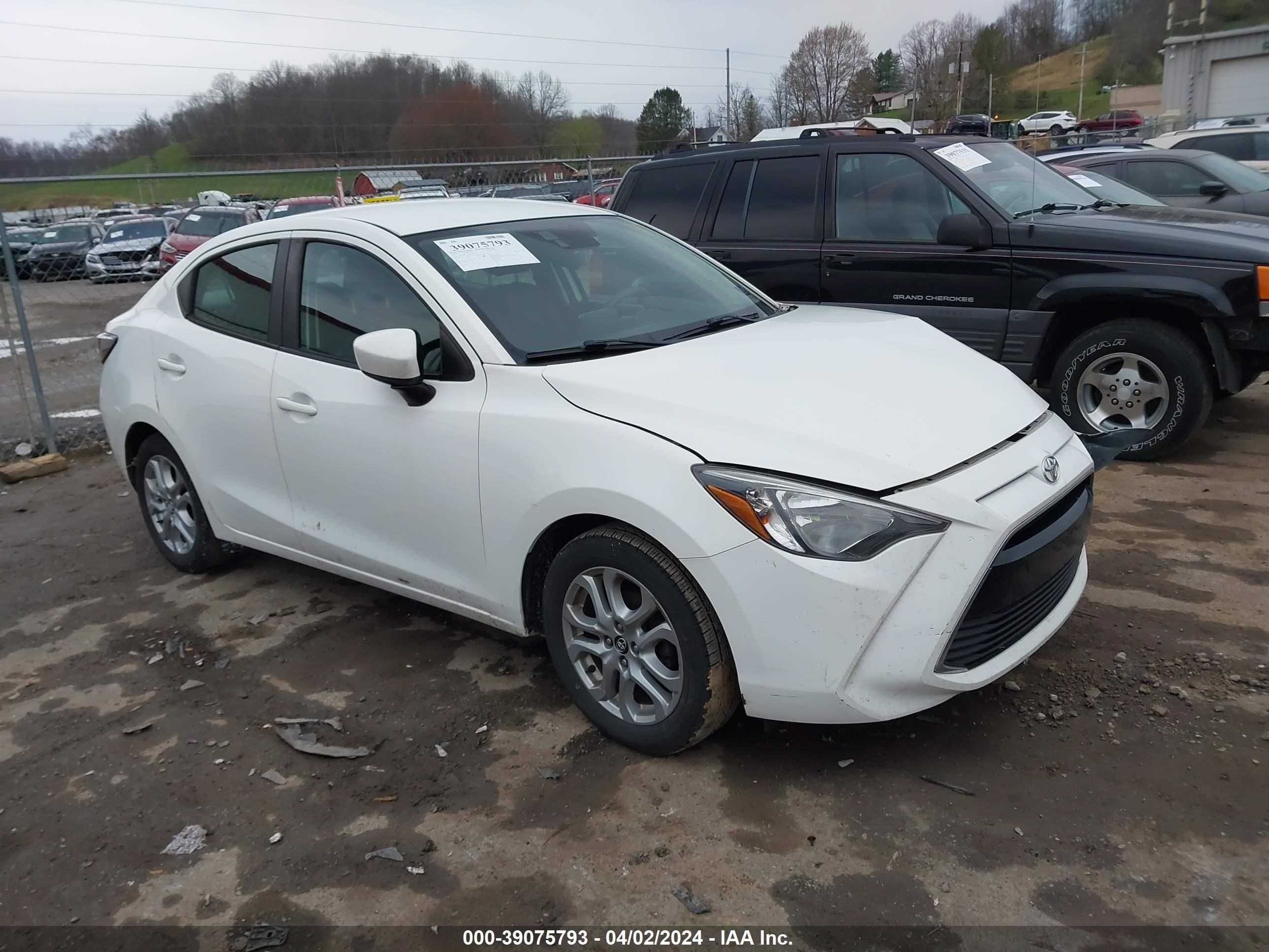 TOYOTA YARIS 2017 3mydlbyv7hy165129