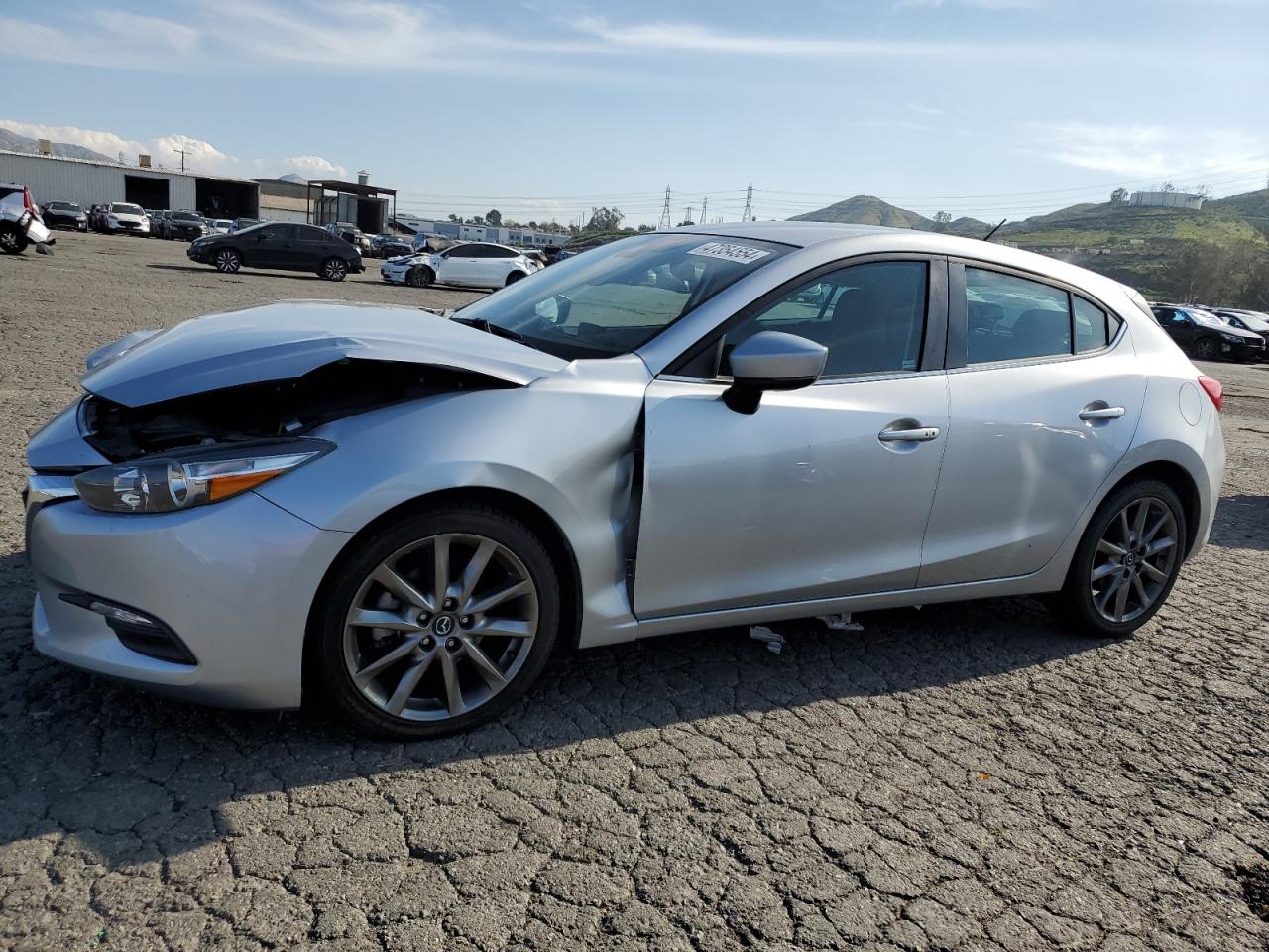 MAZDA 3 2018 3mzbn1l37jm247131