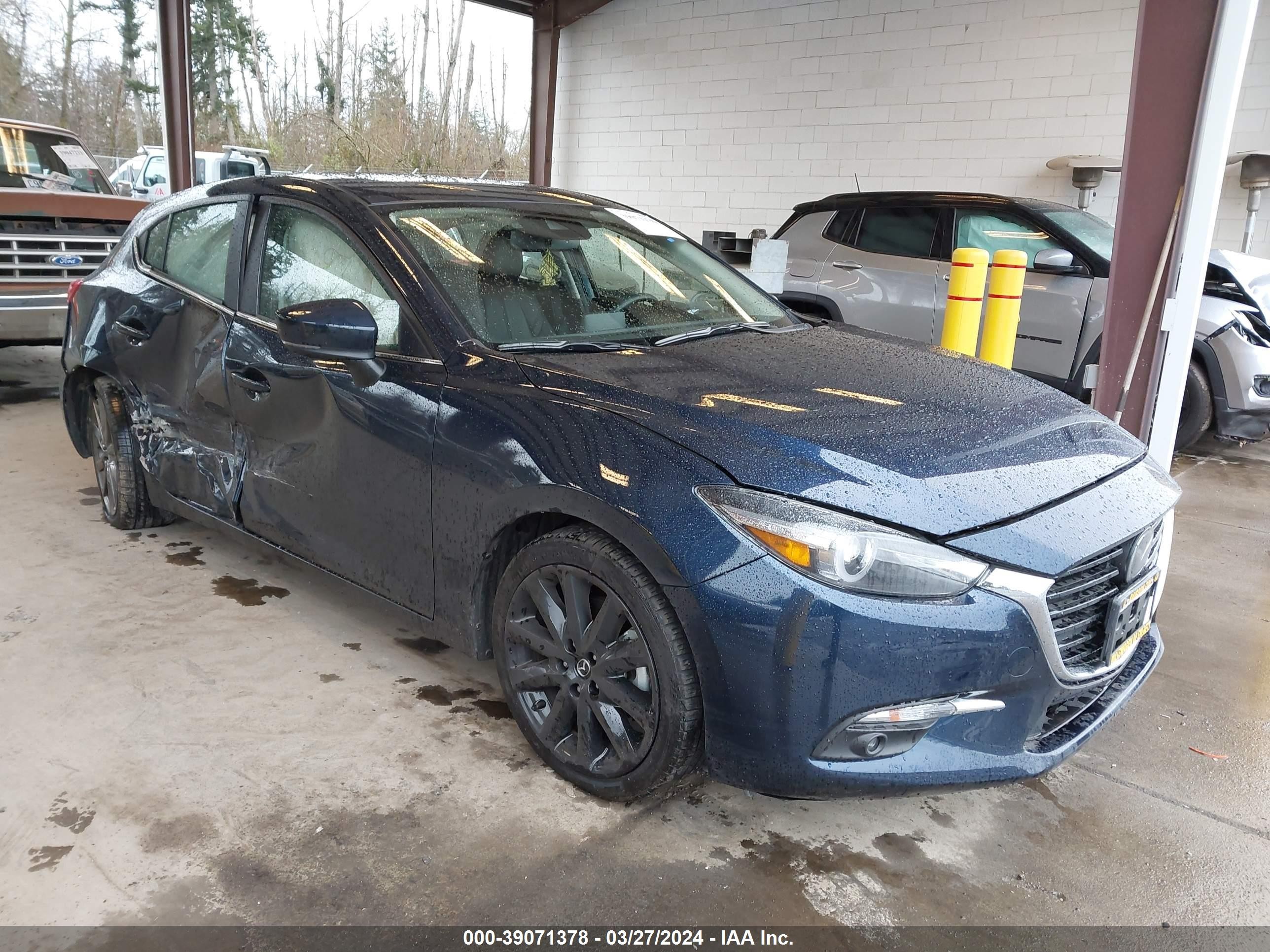 MAZDA 3 2018 3mzbn1m33jm270176