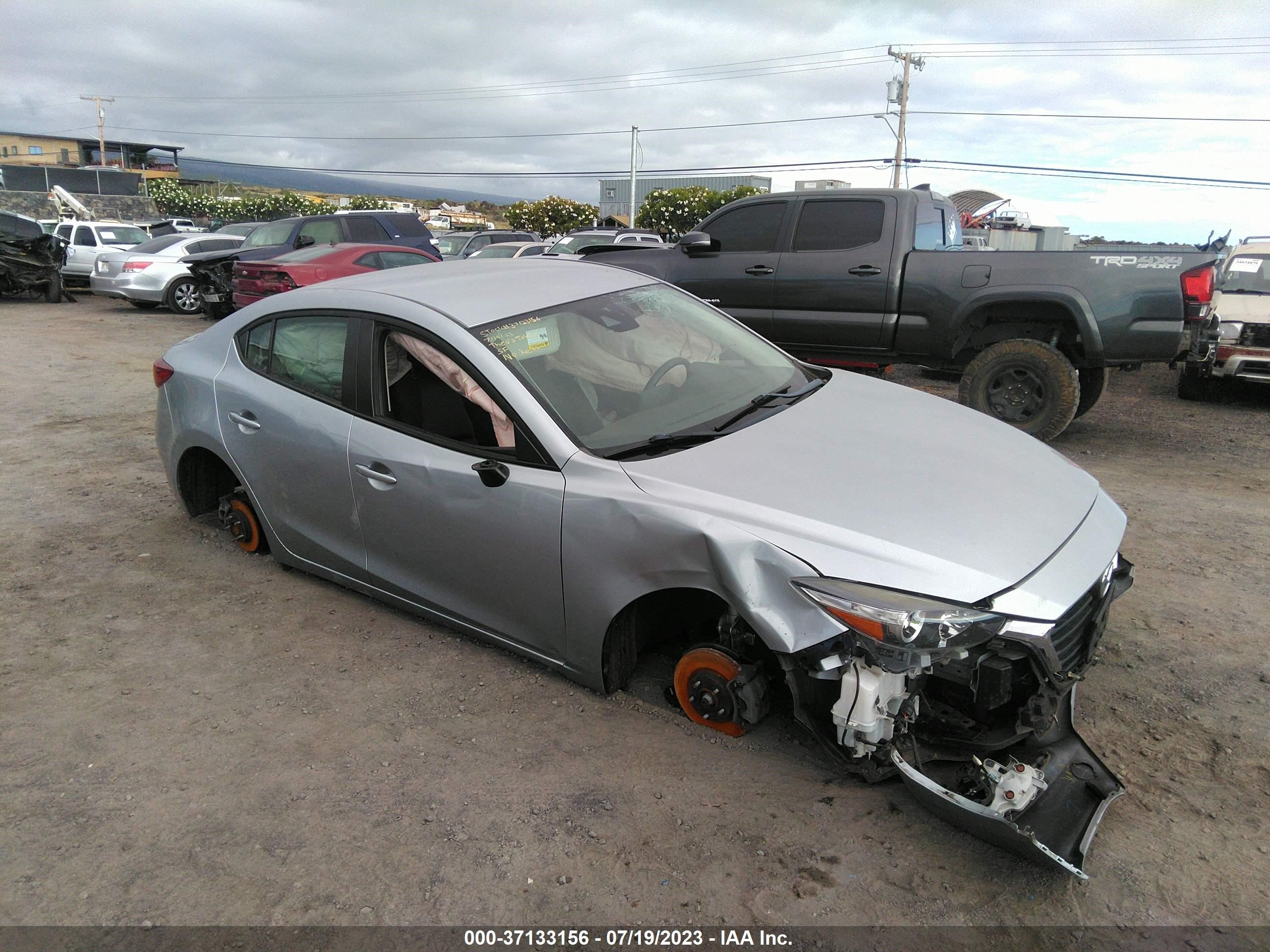 MAZDA 3 2018 3mzbn1u74jm197547