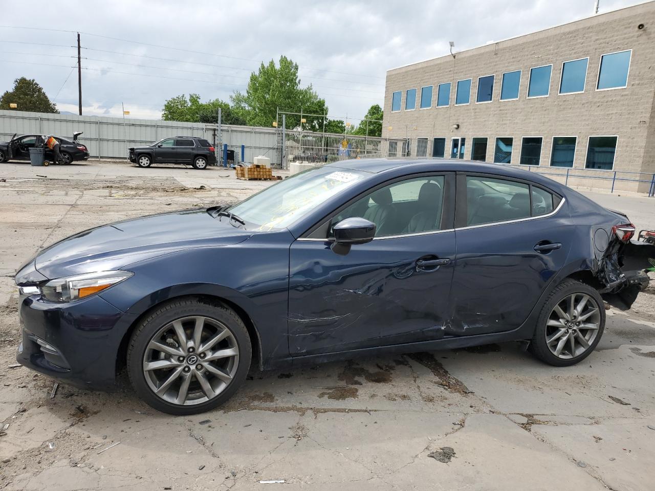 MAZDA 3 2018 3mzbn1v35jm270100