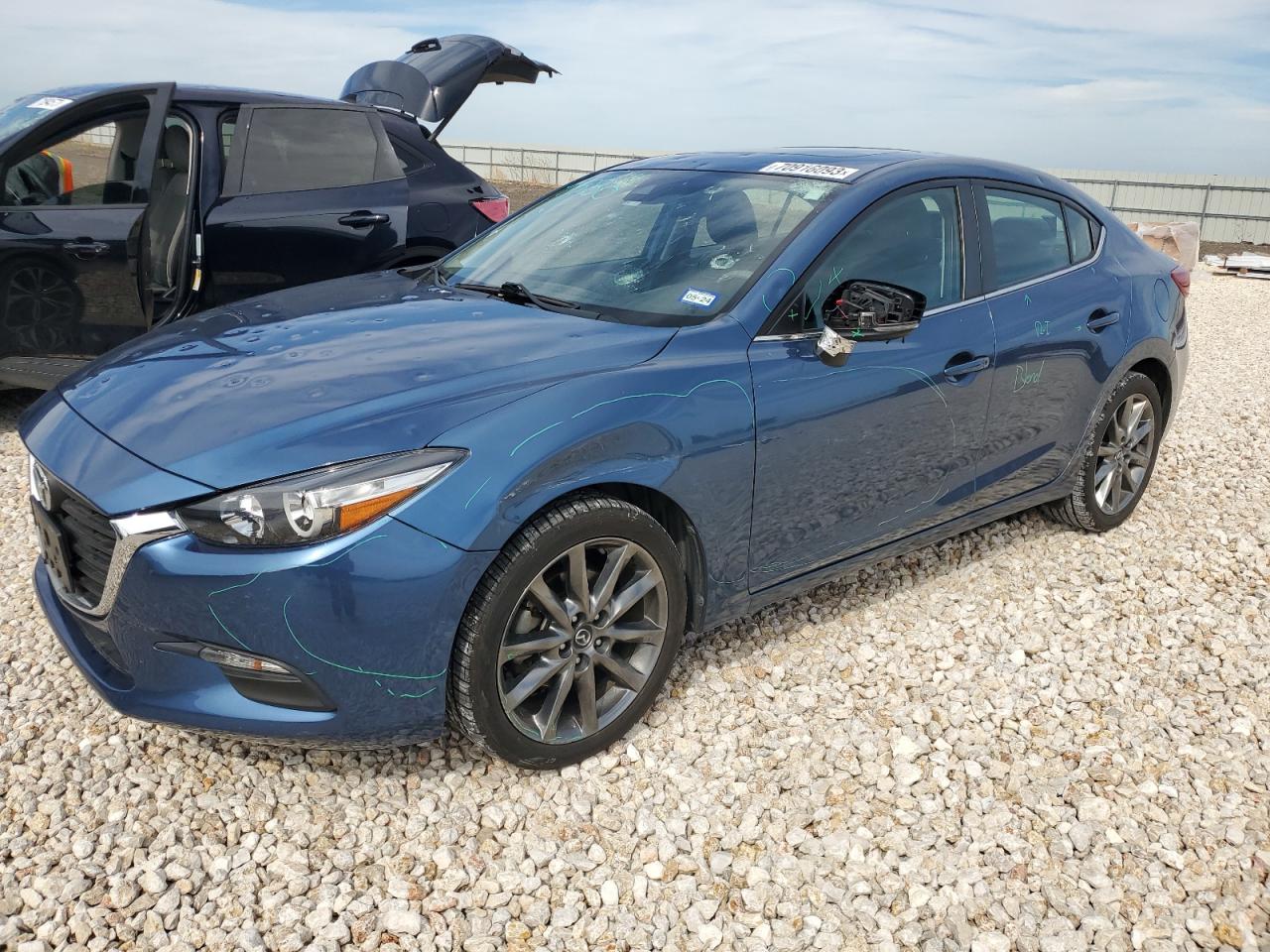 MAZDA 3 2018 3mzbn1v36jm217275