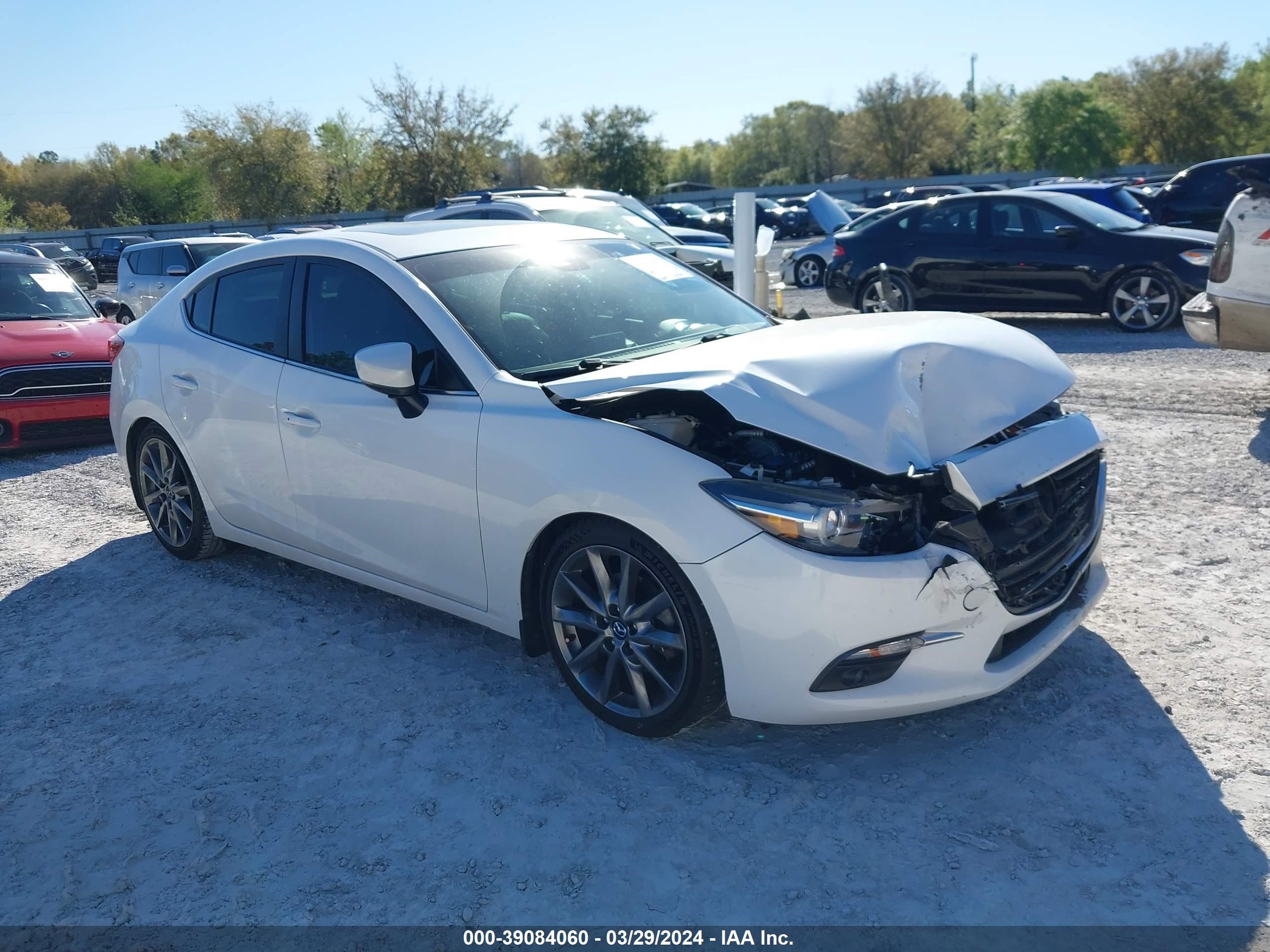 MAZDA 3 2018 3mzbn1w35jm188575