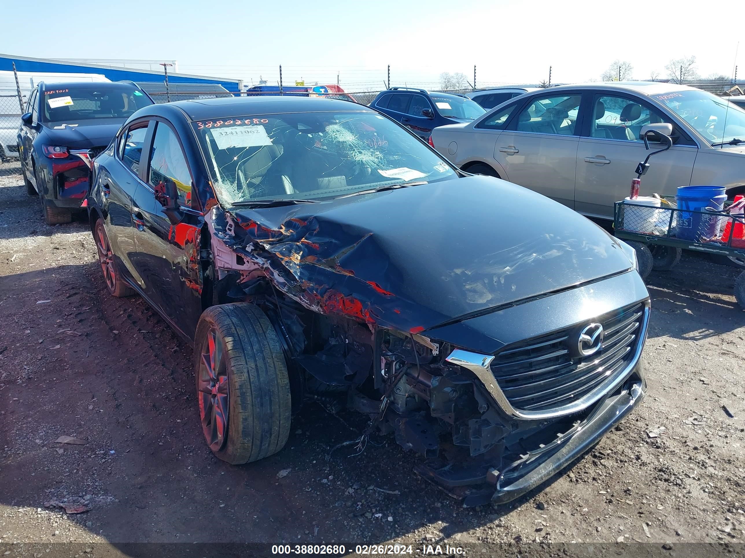 MAZDA 3 2018 3mzbn1w39jm216152