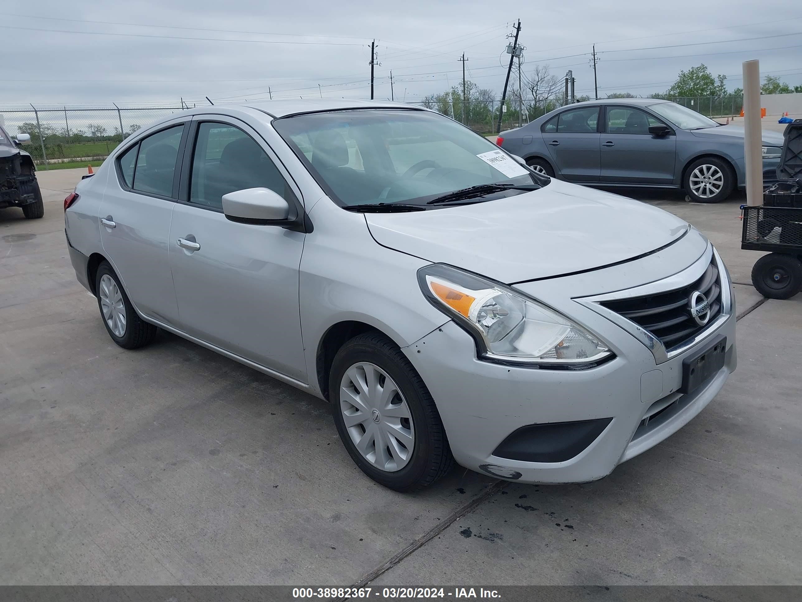 NISSAN VERSA 2018 3n1cn7ap0jl801148