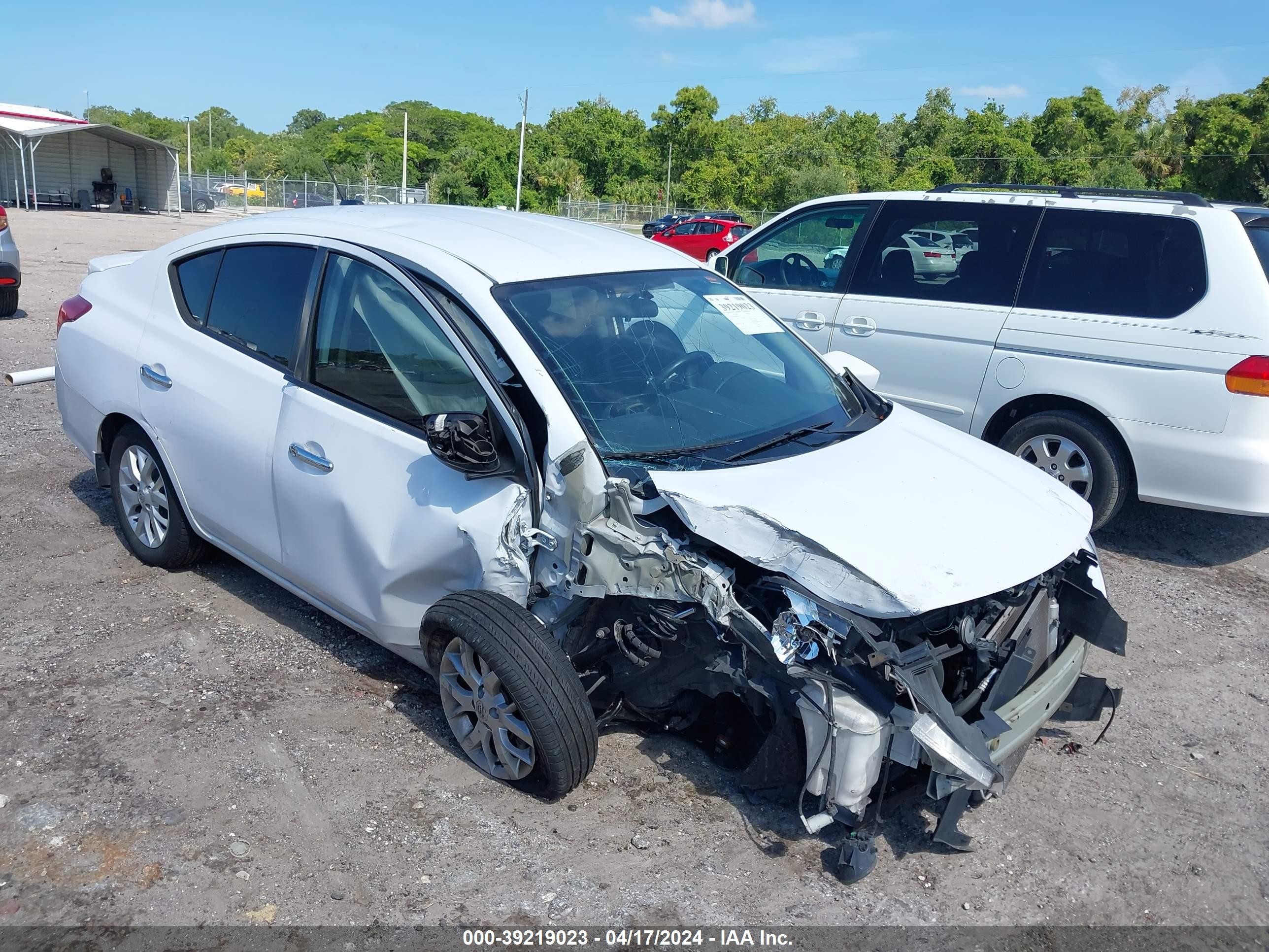 NISSAN VERSA 2017 3n1cn7ap1hl908512