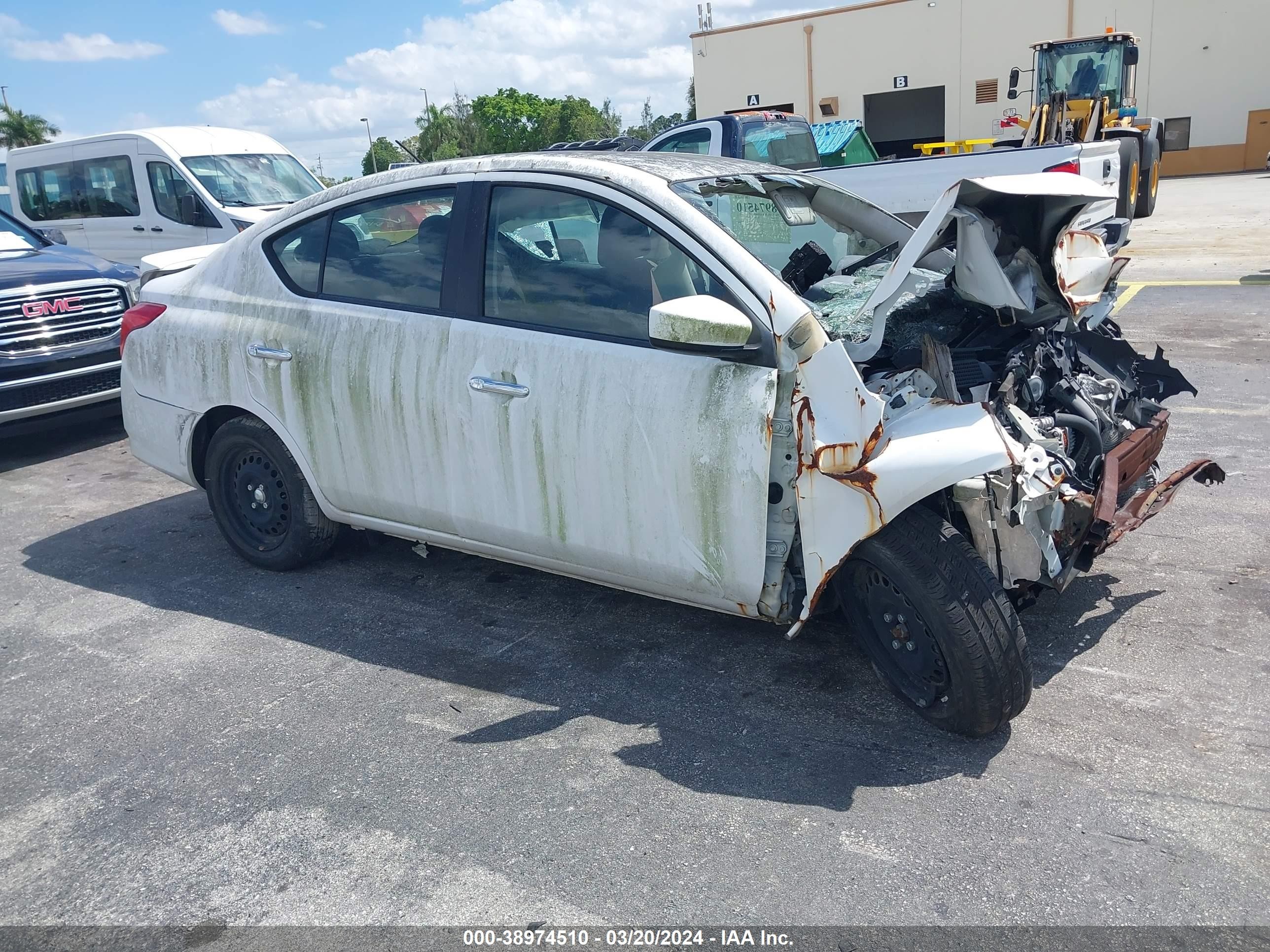 NISSAN VERSA 2018 3n1cn7ap1jk407616