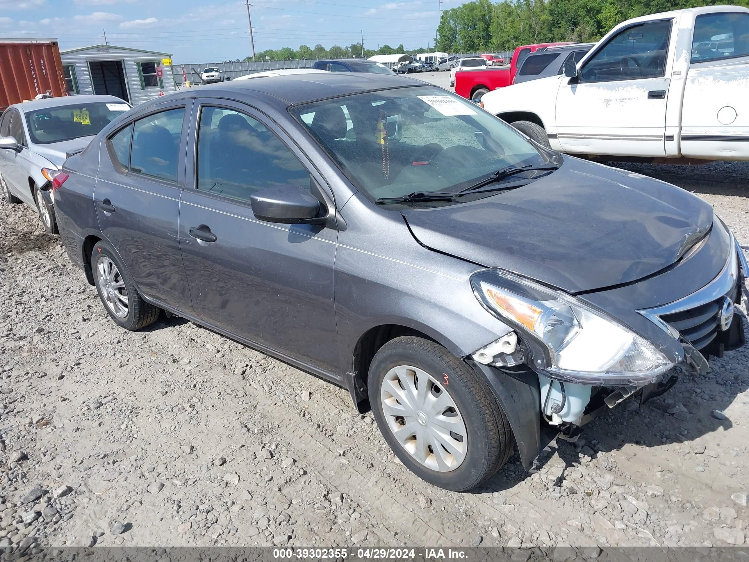 NISSAN VERSA 2018 3n1cn7ap1jl825071