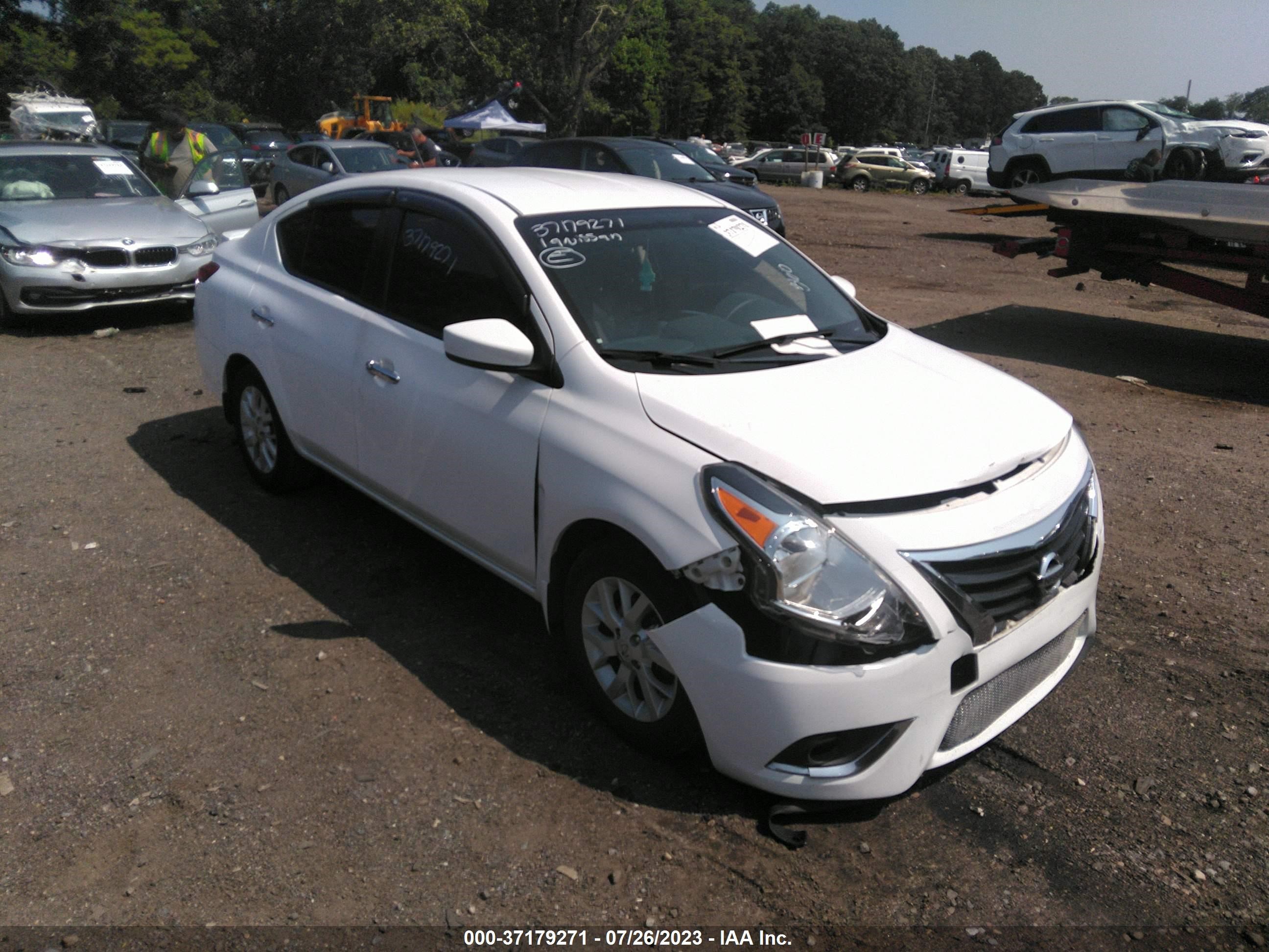 NISSAN VERSA 2019 3n1cn7ap1kl815609