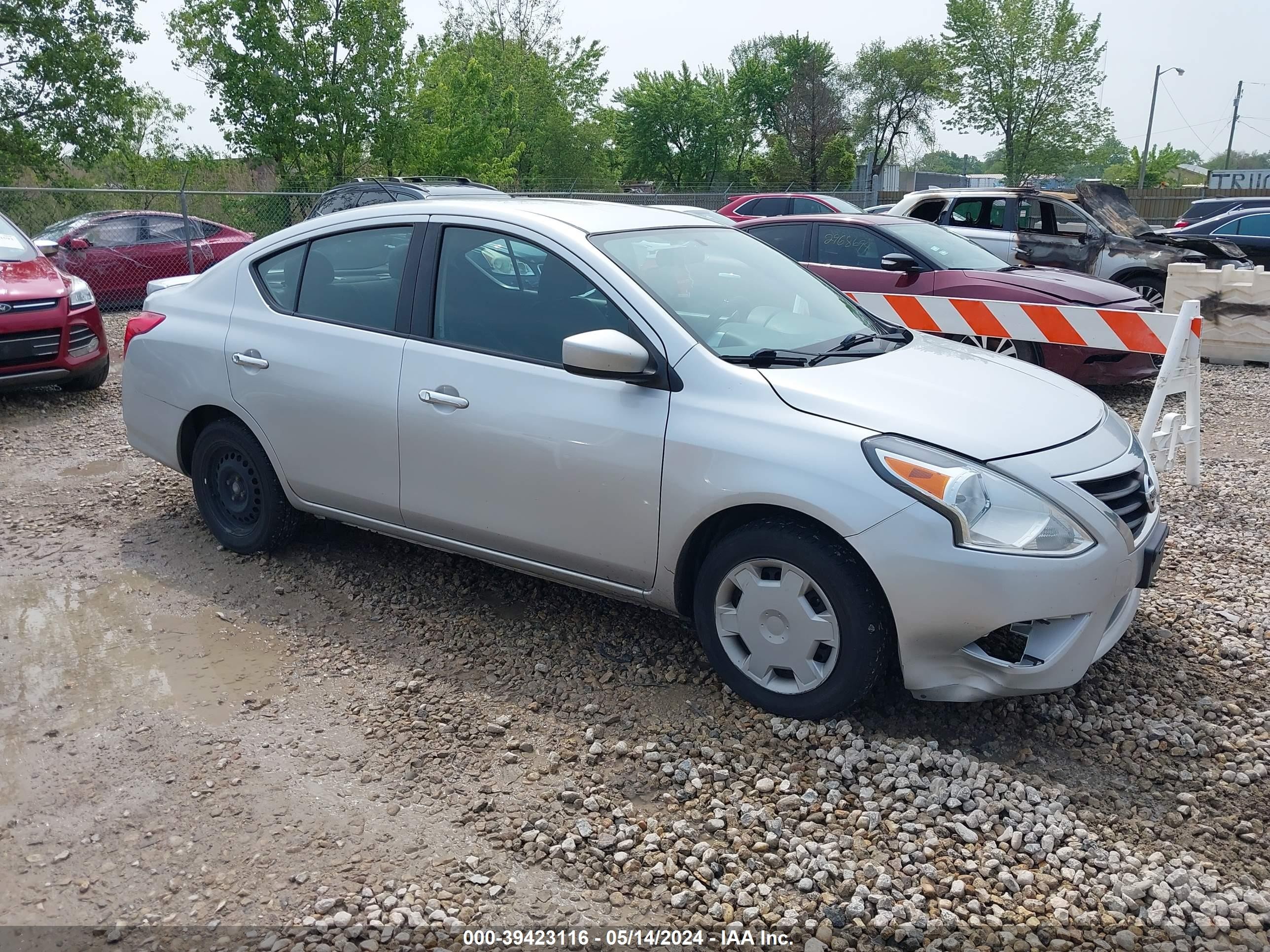 NISSAN VERSA 2018 3n1cn7ap3jk409836