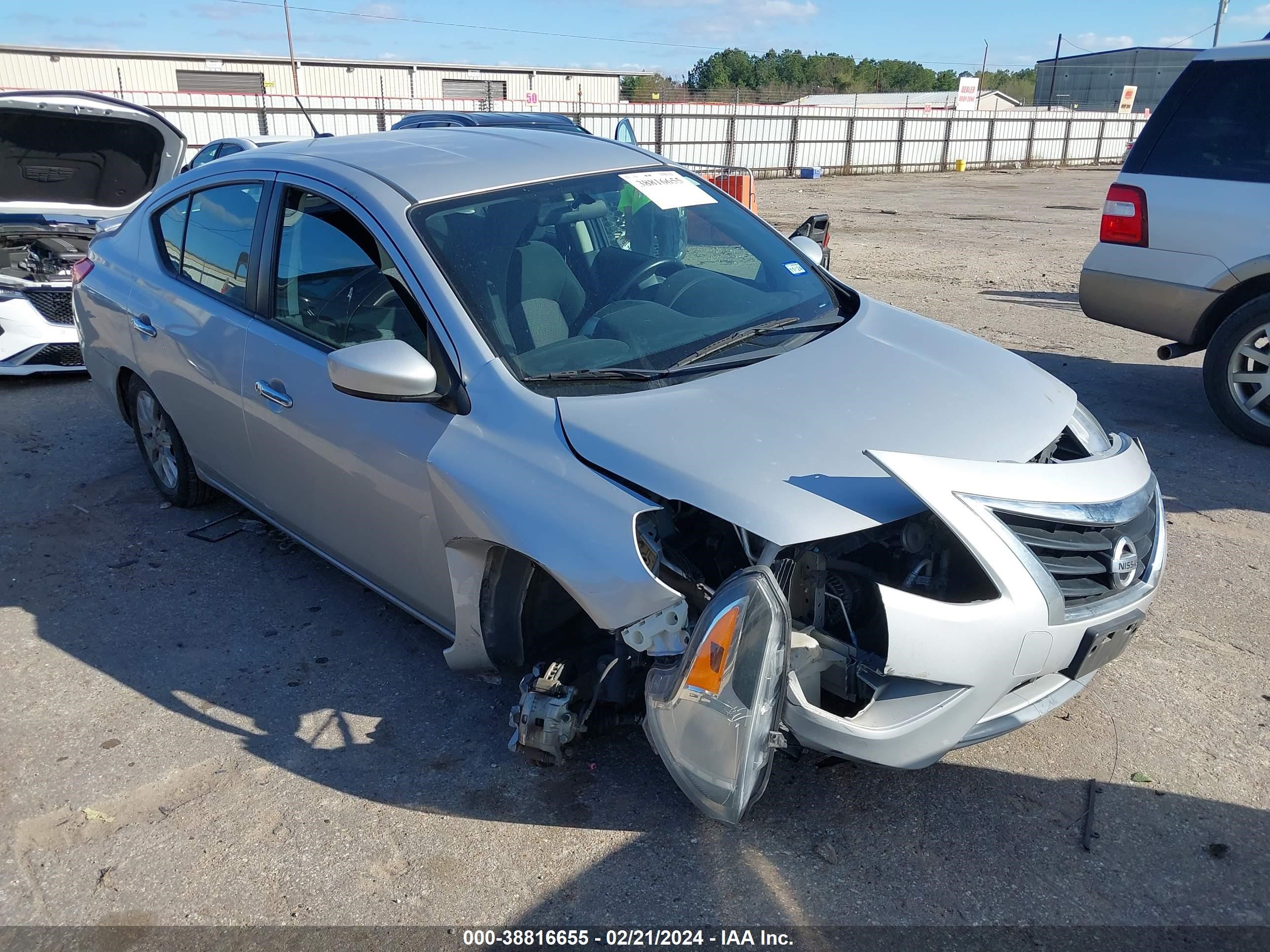 NISSAN VERSA 2018 3n1cn7ap3jl800169