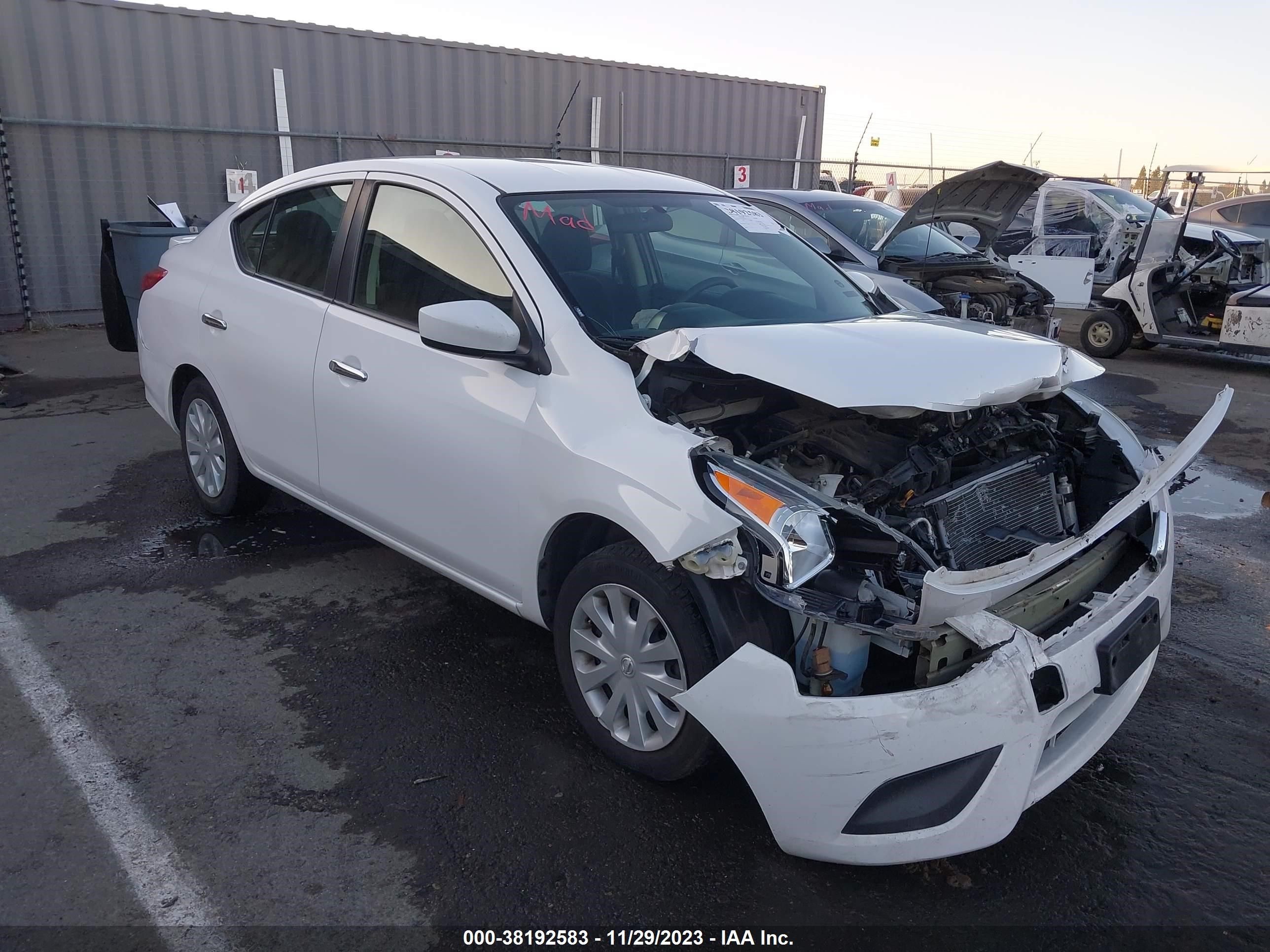 NISSAN VERSA 2018 3n1cn7ap3jl870495