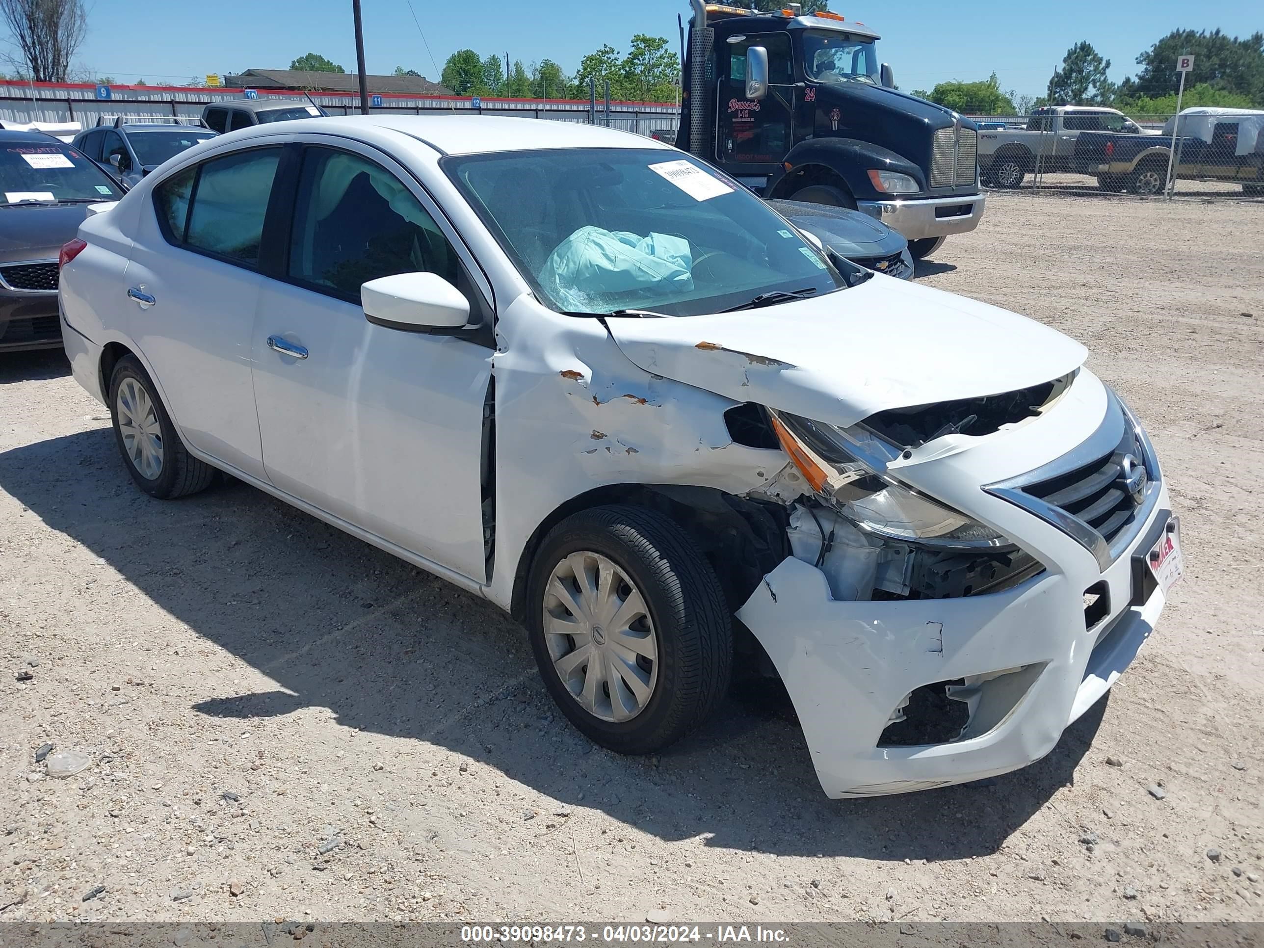 NISSAN VERSA 2019 3n1cn7ap3kl812162