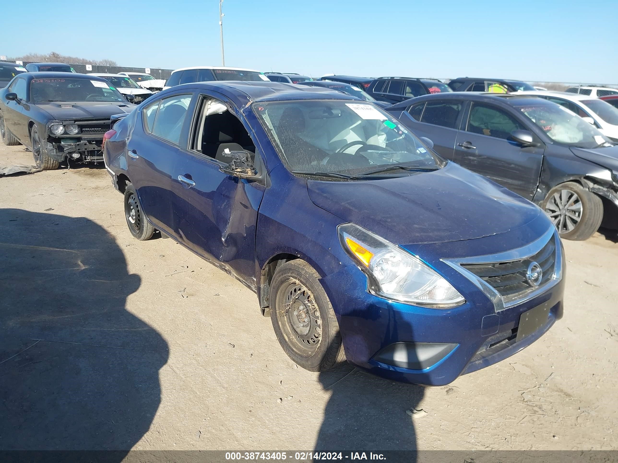 NISSAN VERSA 2019 3n1cn7ap3kl837823