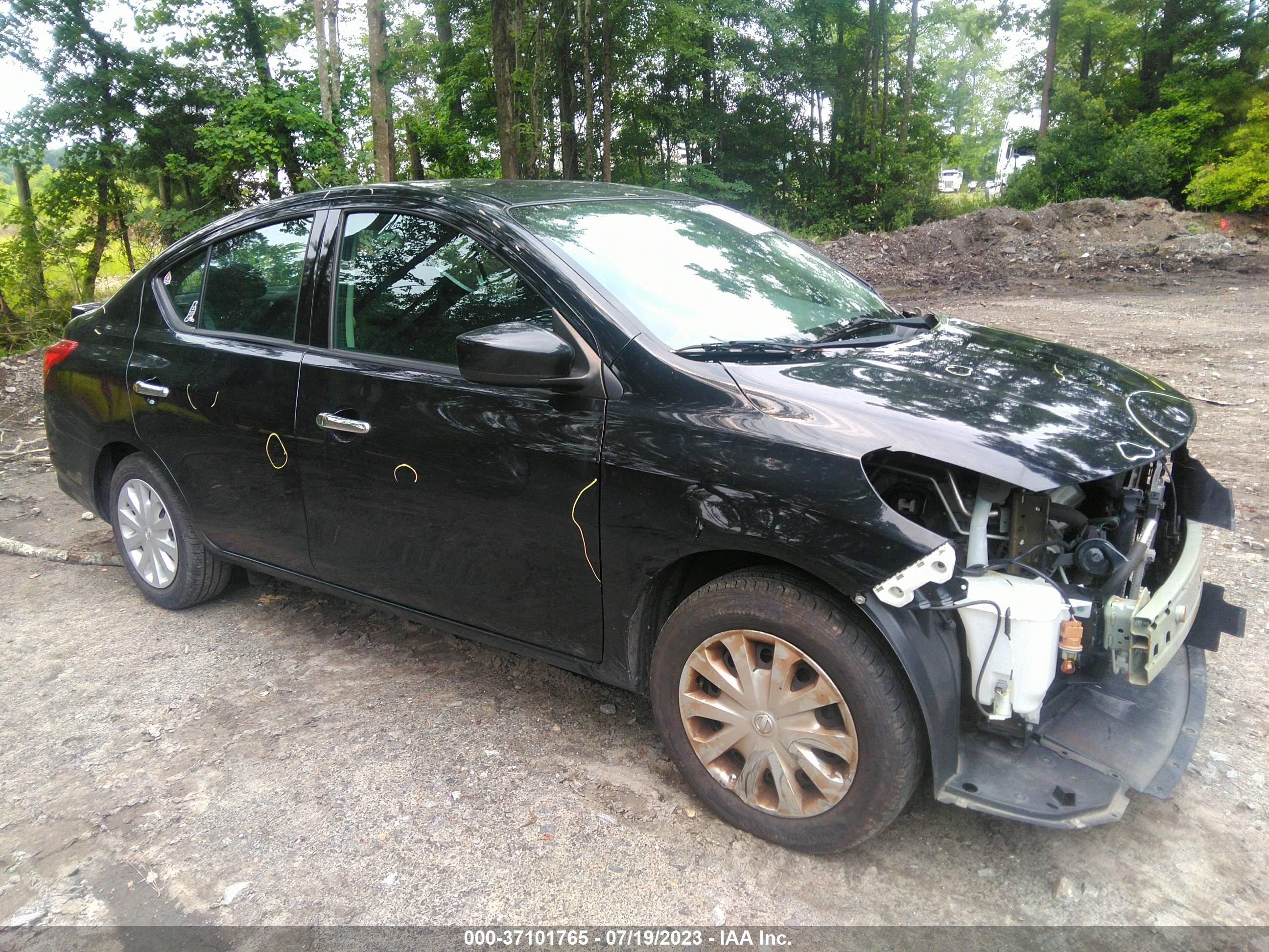 NISSAN VERSA 2019 3n1cn7ap3kl855447