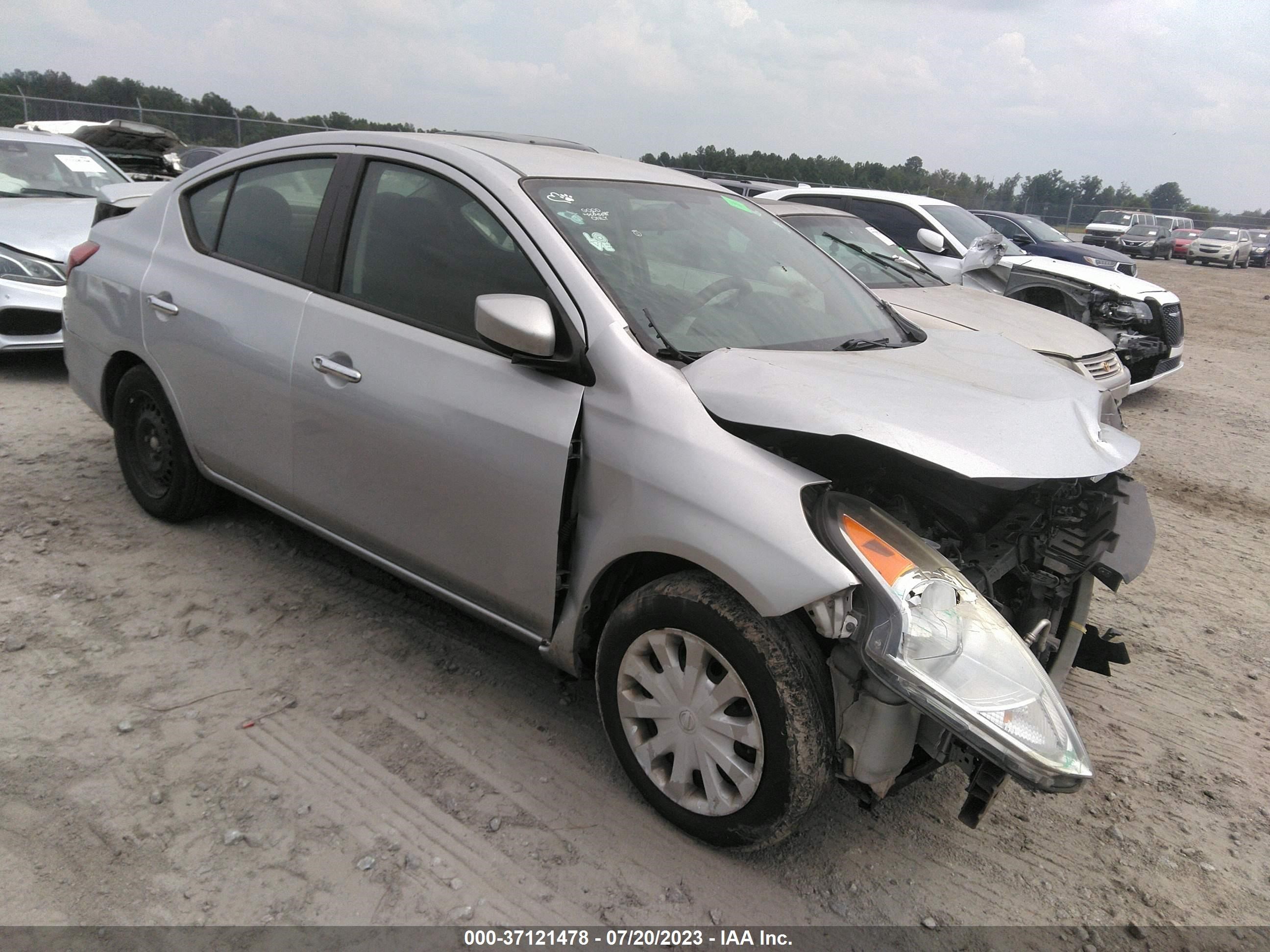 NISSAN VERSA 2019 3n1cn7ap4kl852153