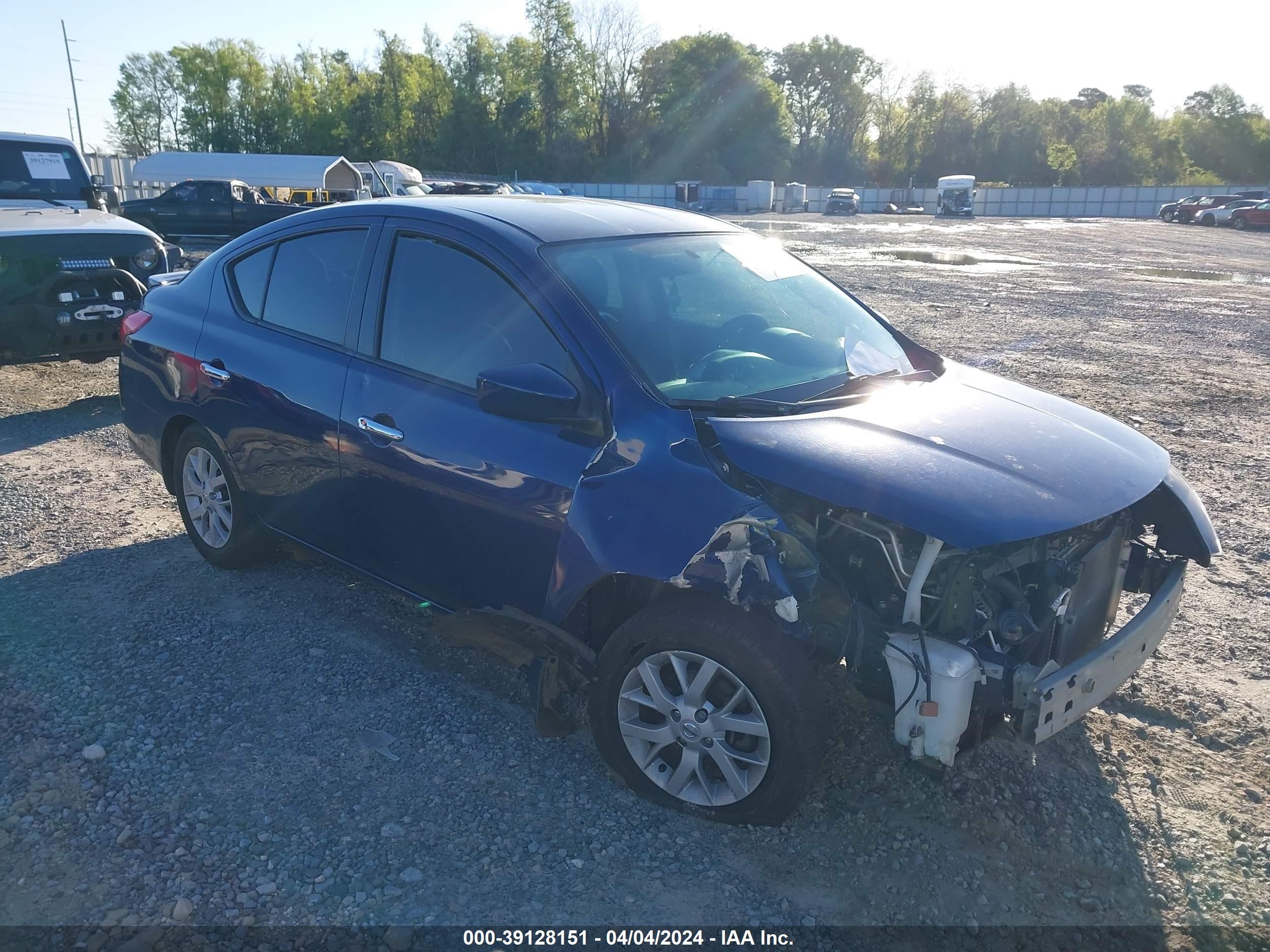 NISSAN VERSA 2019 3n1cn7ap5kl825821