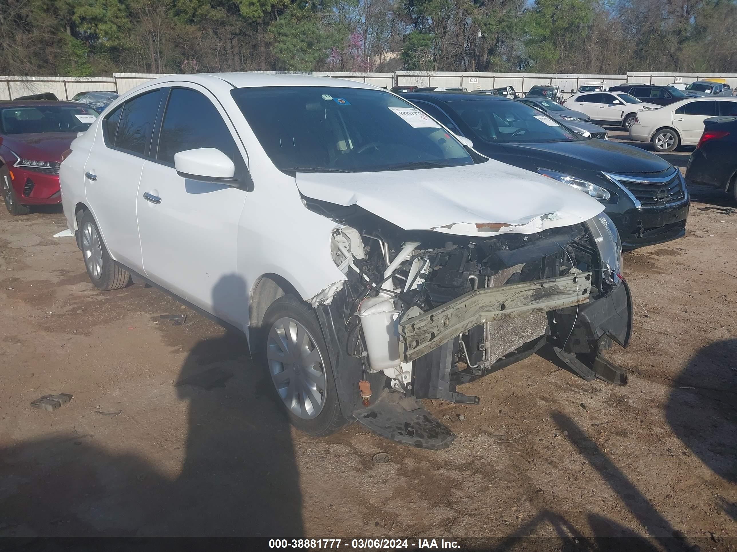 NISSAN VERSA 2019 3n1cn7ap6kl818182