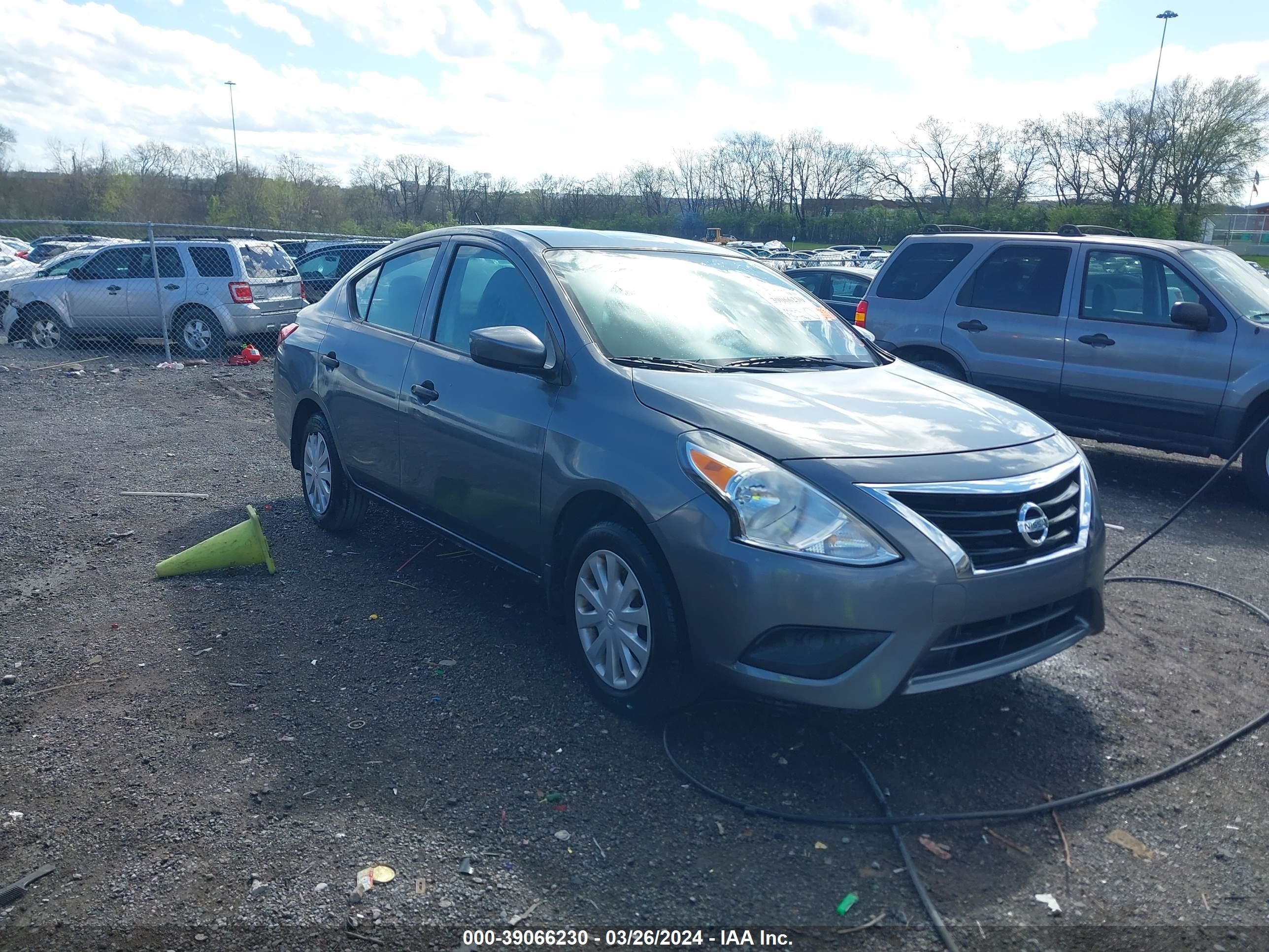 NISSAN VERSA 2018 3n1cn7ap8jl804394