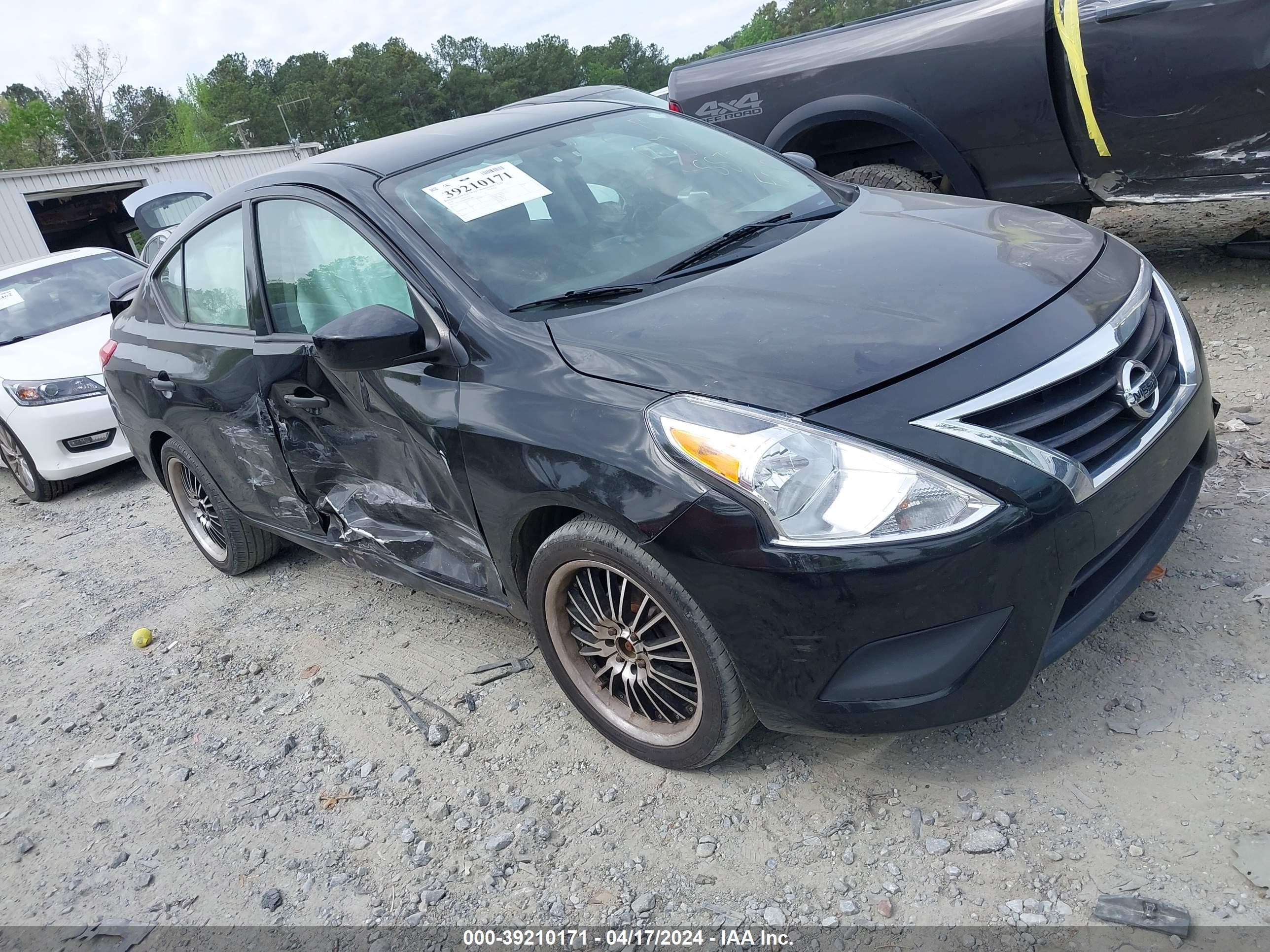 NISSAN VERSA 2018 3n1cn7ap8jl887289