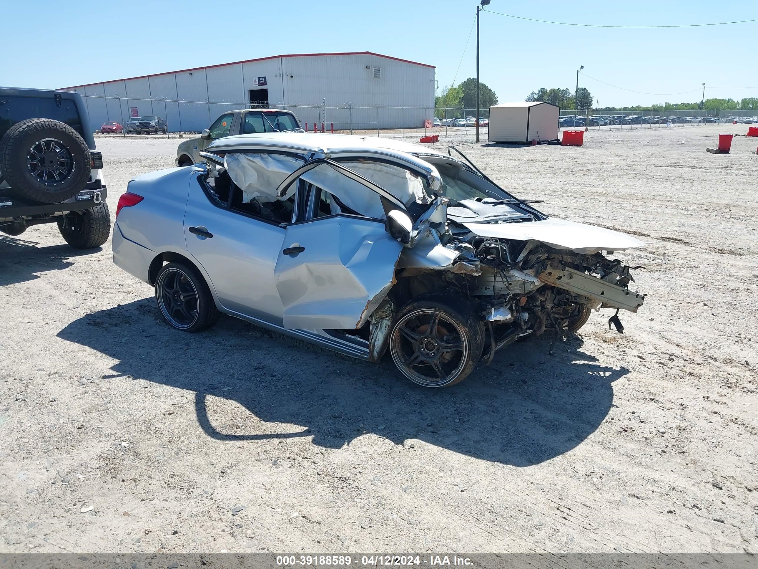 NISSAN VERSA 2019 3n1cn7ap8kl822069