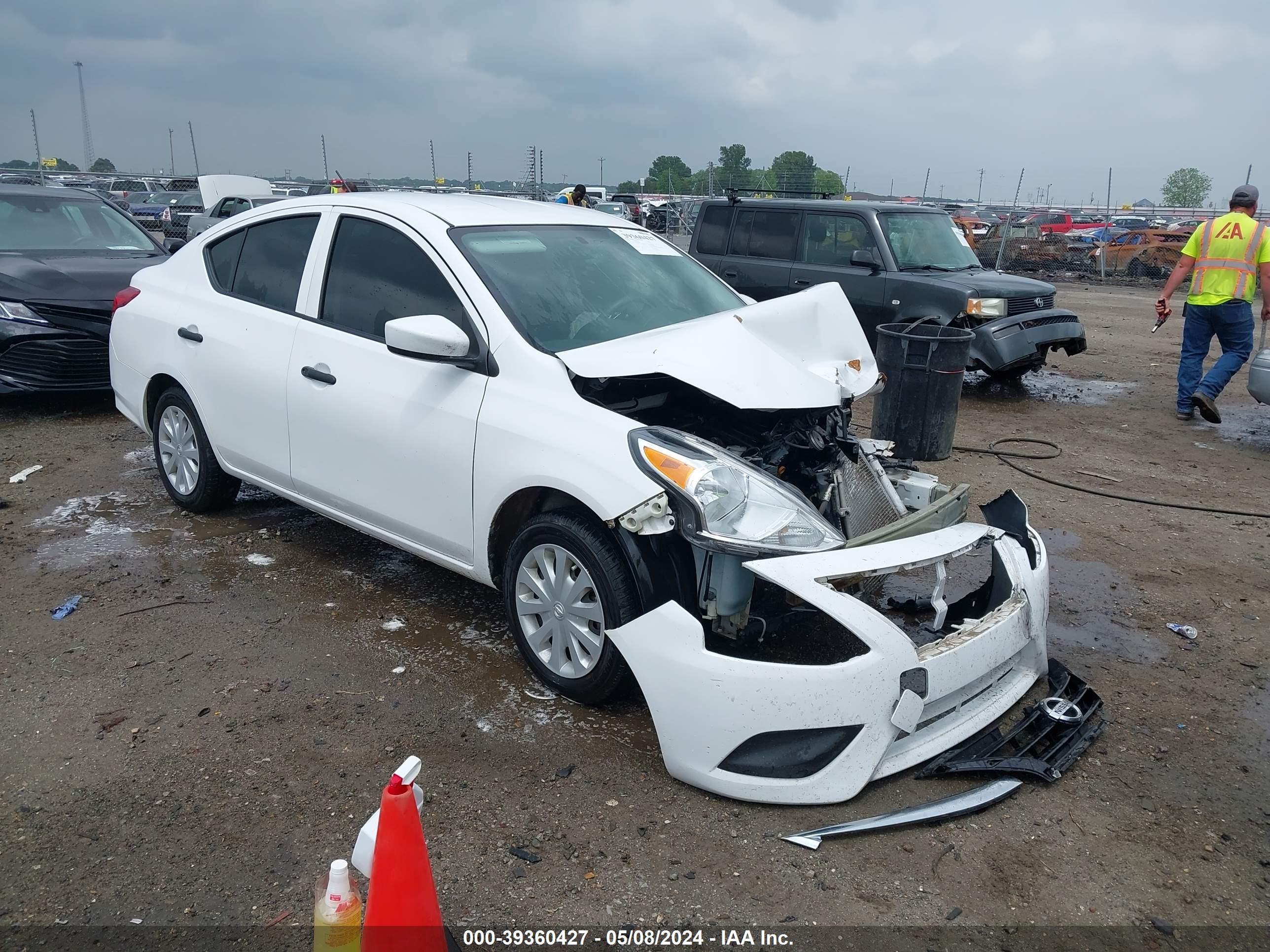 NISSAN VERSA 2018 3n1cn7ap9jl859971