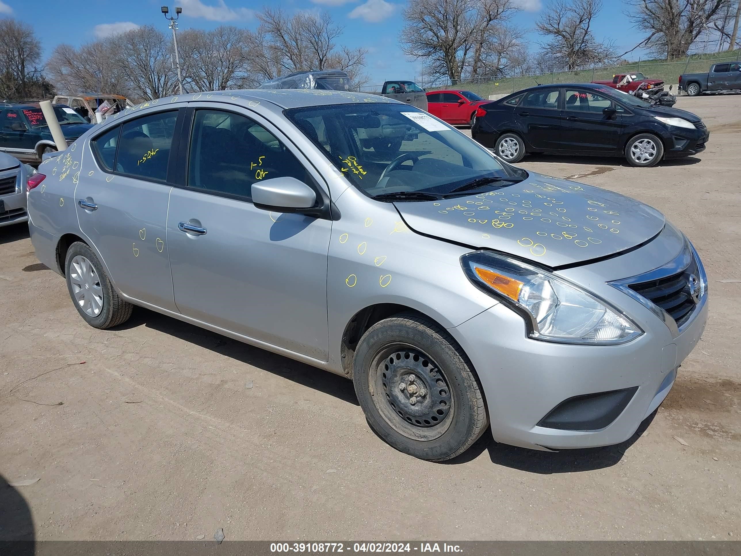 NISSAN VERSA 2019 3n1cn7ap9kl859888