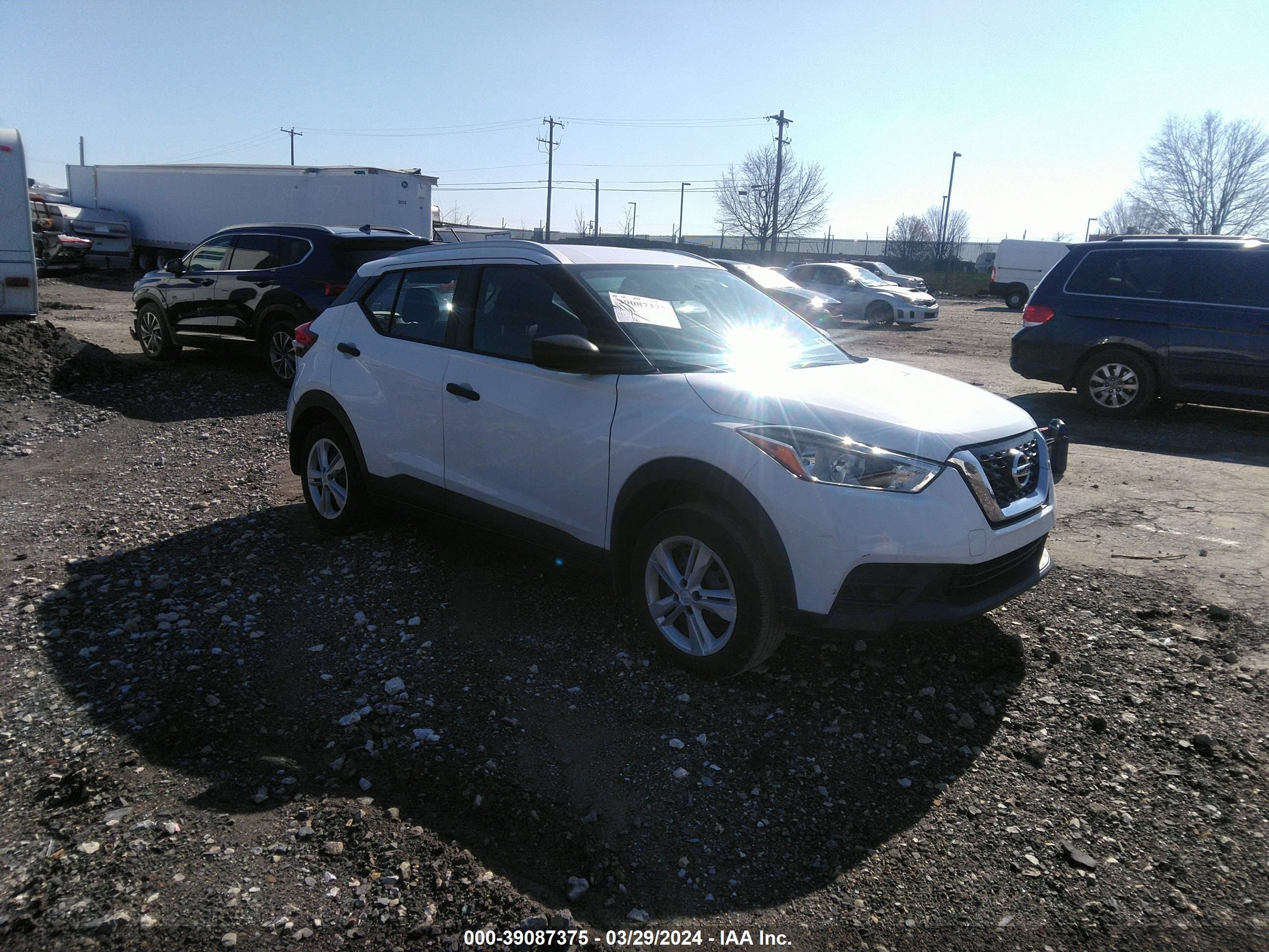 NISSAN KICKS 2018 3n1cp5cu1jl507307