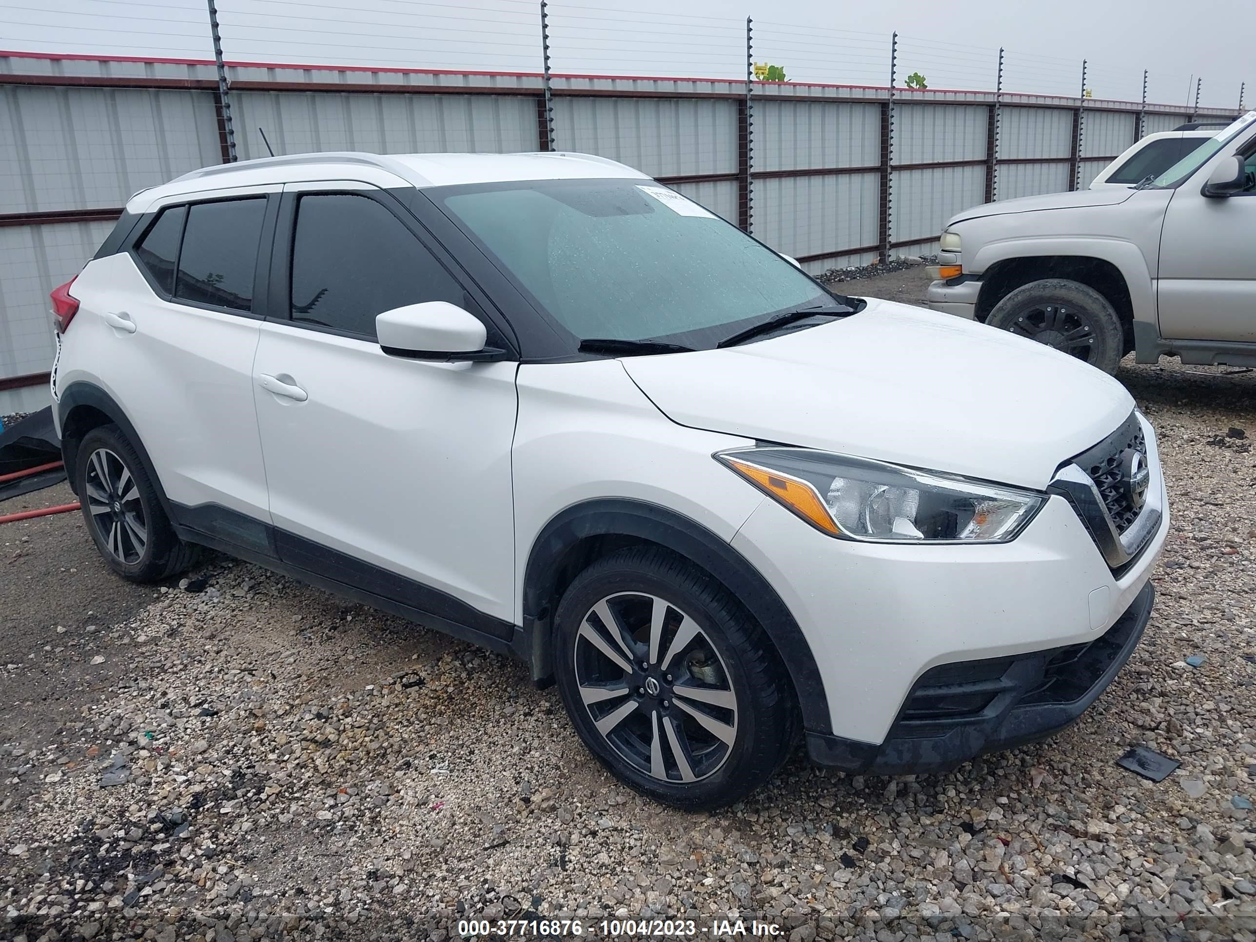 NISSAN KICKS 2018 3n1cp5cu1jl511454